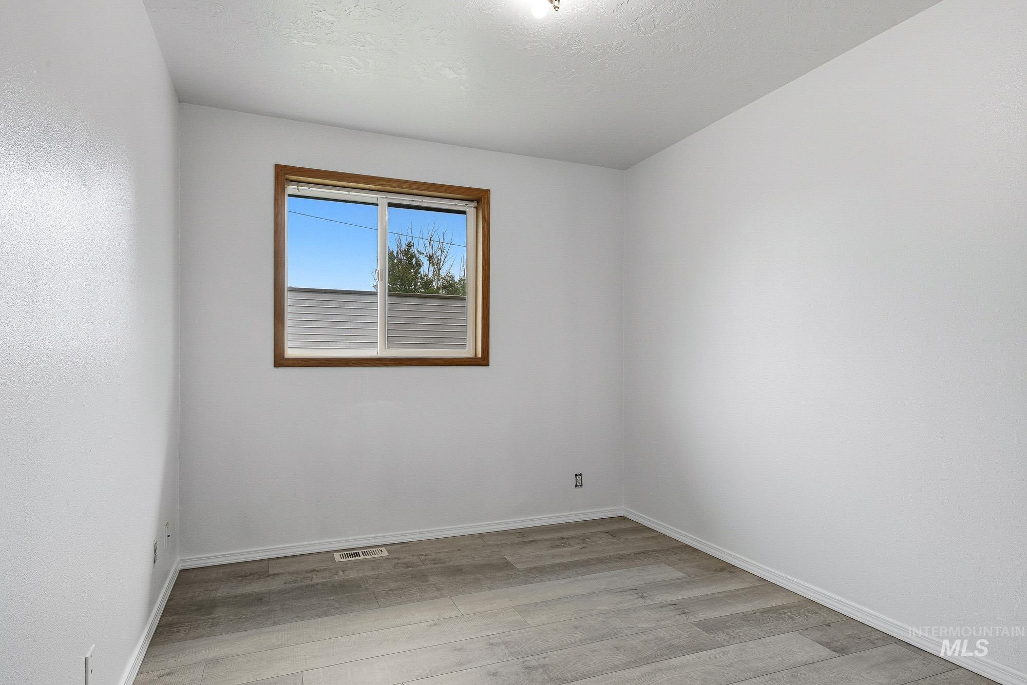 2404 Golden Ave, Fruitland, Idaho 83619, 3 Bedrooms, 2 Bathrooms, Residential For Sale, Price $319,900, 98995151