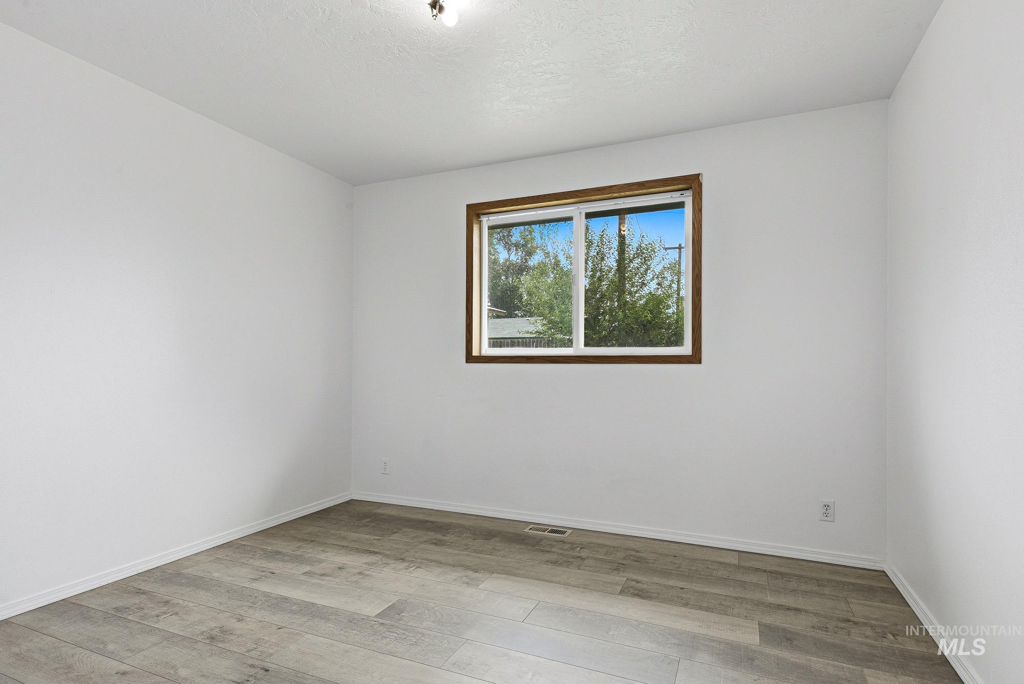 2404 Golden Ave, Fruitland, Idaho 83619, 3 Bedrooms, 2 Bathrooms, Residential For Sale, Price $319,900, 98995151