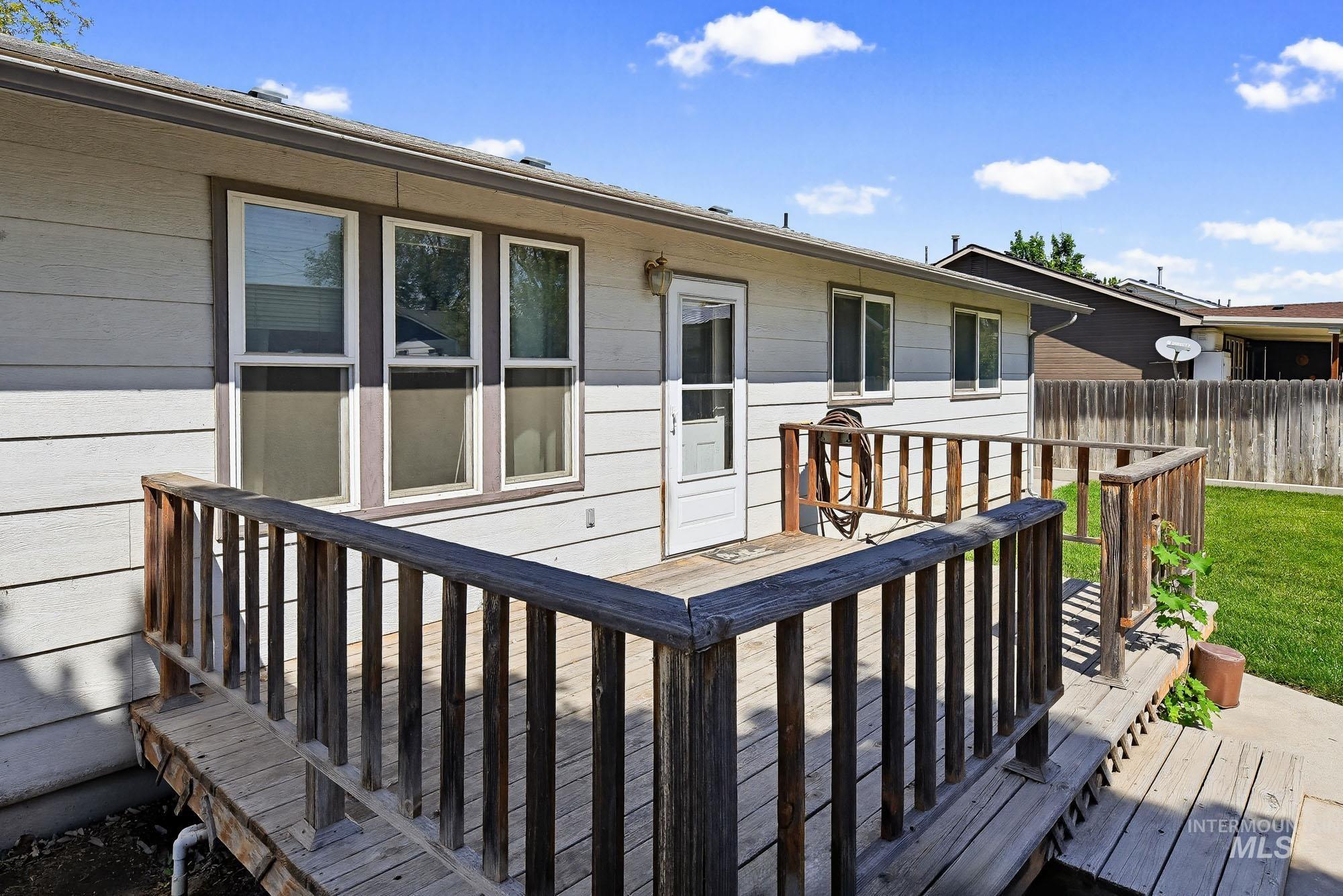 2404 Golden Ave, Fruitland, Idaho 83619, 3 Bedrooms, 2 Bathrooms, Residential For Sale, Price $319,900, 98995151
