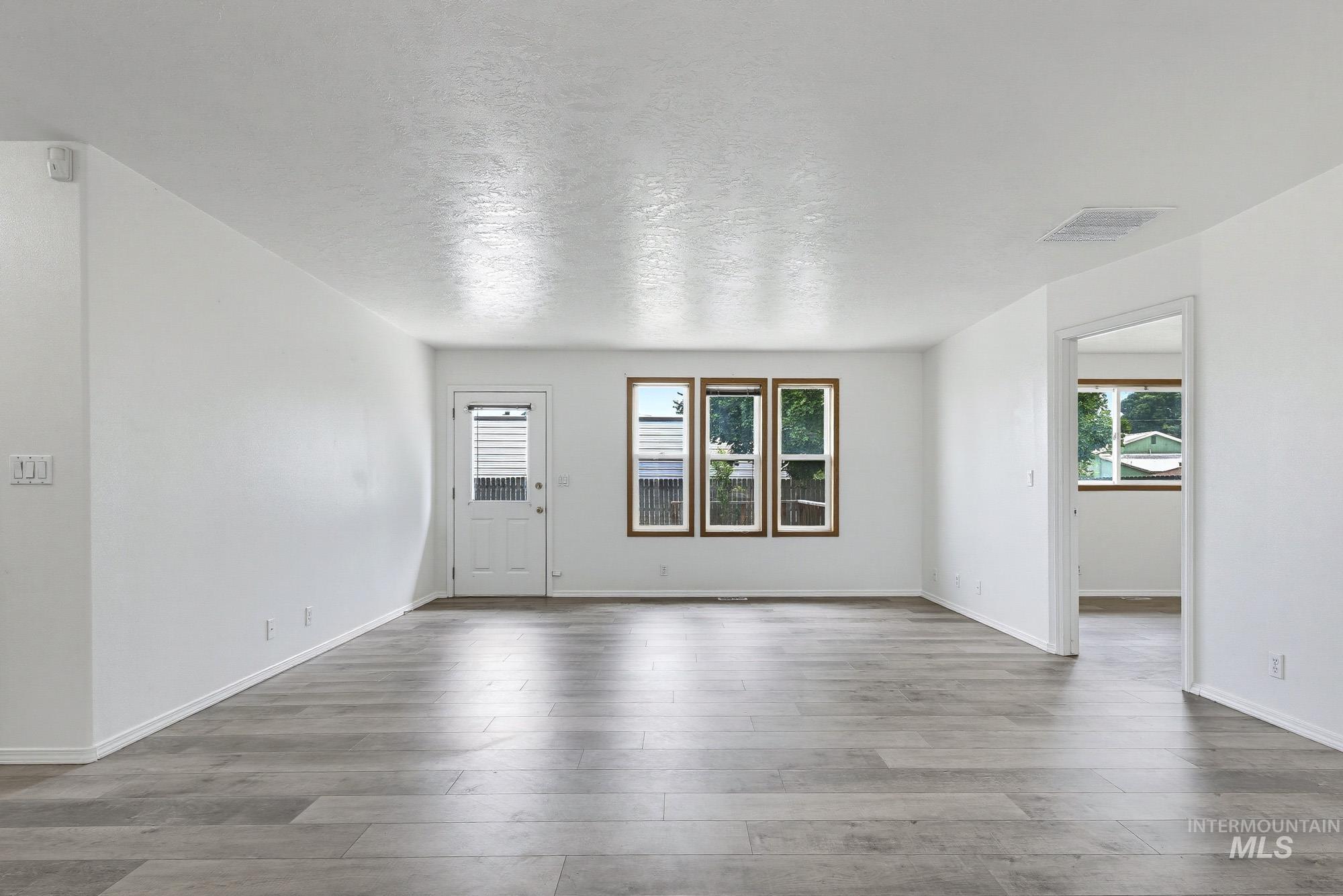 2404 Golden Ave, Fruitland, Idaho 83619, 3 Bedrooms, 2 Bathrooms, Residential For Sale, Price $319,900, 98995151