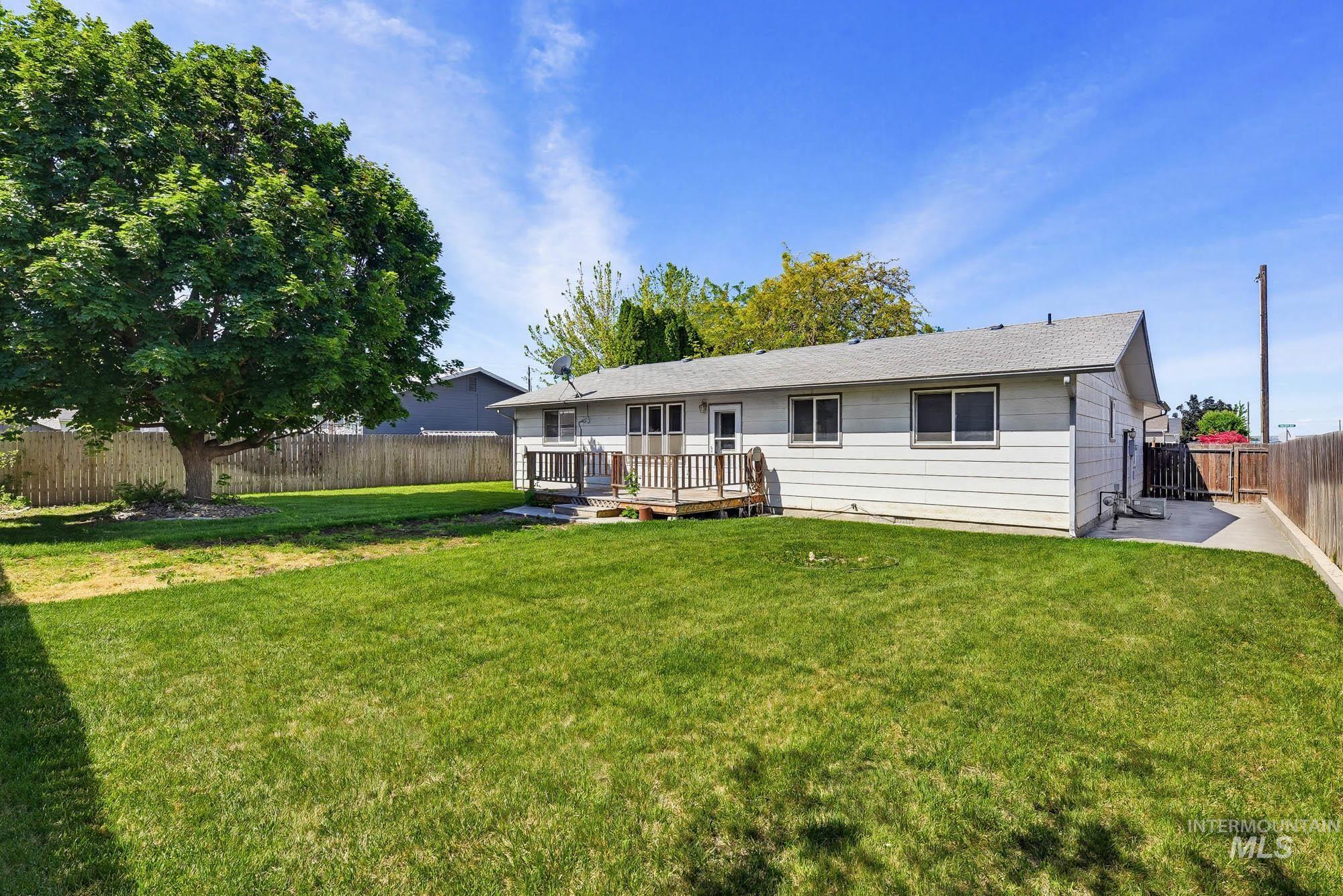 2404 Golden Ave, Fruitland, Idaho 83619, 3 Bedrooms, 2 Bathrooms, Residential For Sale, Price $319,900, 98995151