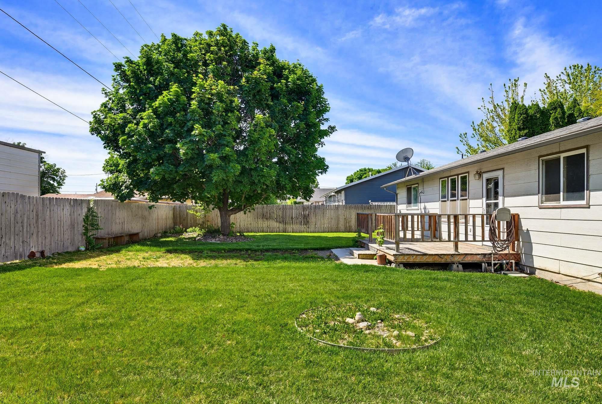 2404 Golden Ave, Fruitland, Idaho 83619, 3 Bedrooms, 2 Bathrooms, Residential For Sale, Price $319,900, 98995151