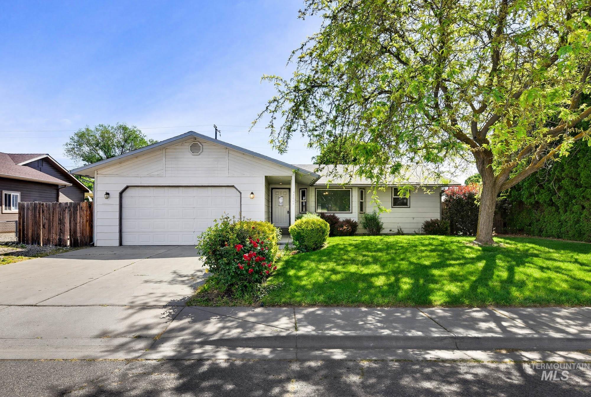 2404 Golden Ave, Fruitland, Idaho 83619, 3 Bedrooms, 2 Bathrooms, Residential For Sale, Price $319,900, 98995151