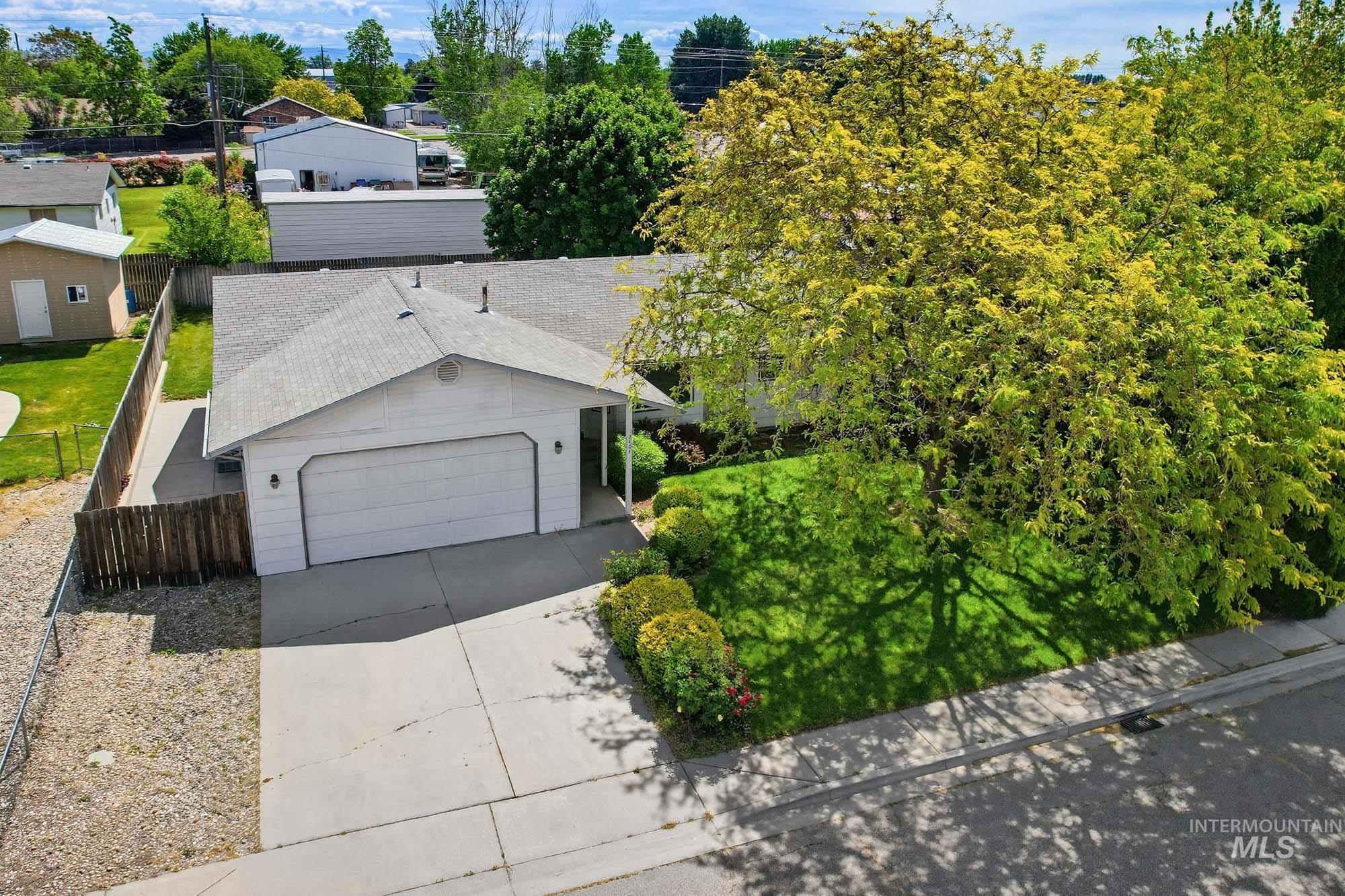 2404 Golden Ave, Fruitland, Idaho 83619, 3 Bedrooms, 2 Bathrooms, Residential For Sale, Price $319,900, 98995151