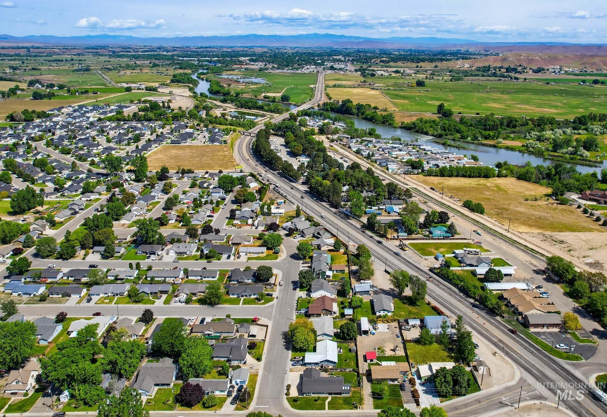 2404 Golden Ave, Fruitland, Idaho 83619, 3 Bedrooms, 2 Bathrooms, Residential For Sale, Price $319,900, 98995151