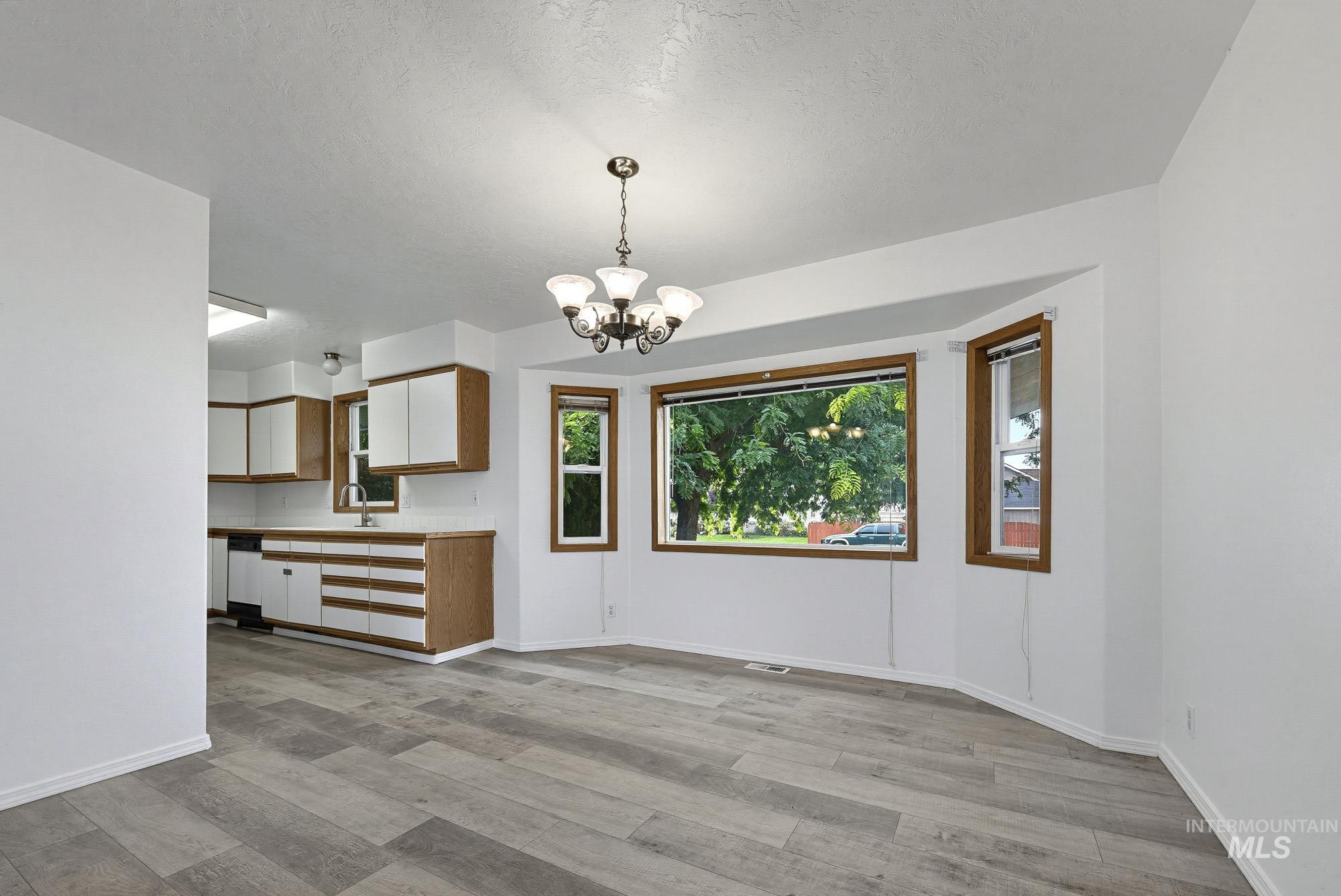 2404 Golden Ave, Fruitland, Idaho 83619, 3 Bedrooms, 2 Bathrooms, Residential For Sale, Price $319,900, 98995151