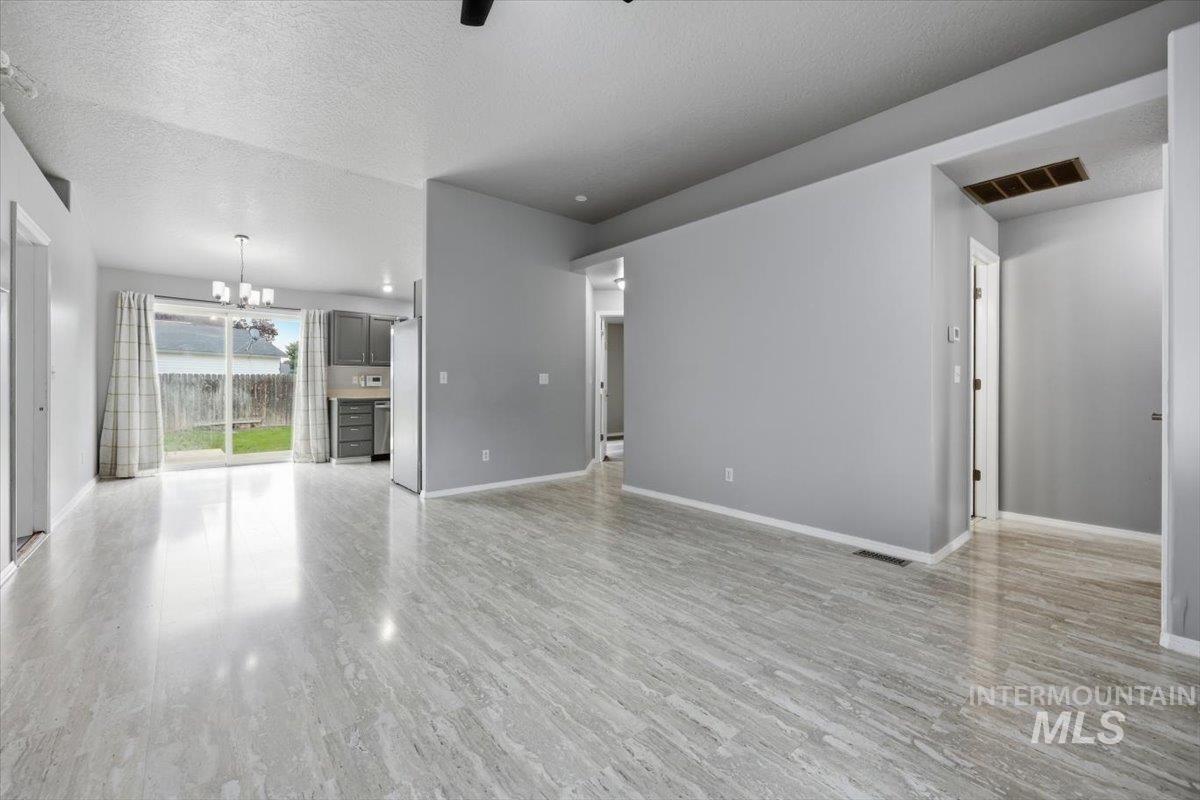 2803 Brisol, Caldwell, Idaho 83605, 3 Bedrooms, 2 Bathrooms, Residential For Sale, Price $375,000,MLS 98995152