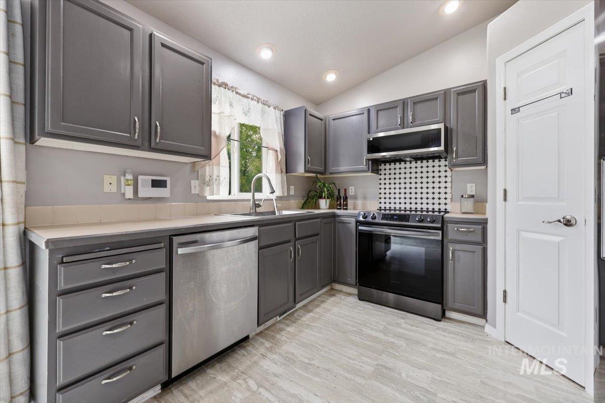 2803 Brisol, Caldwell, Idaho 83605, 3 Bedrooms, 2 Bathrooms, Residential For Sale, Price $375,000,MLS 98995152