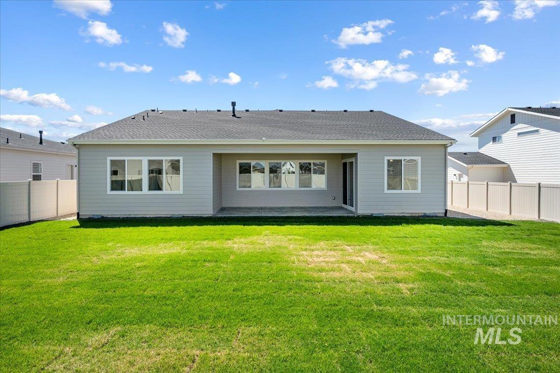 947 W Hammer Falls Dr, Meridian, Idaho 83642, 3 Bedrooms, 2.5 Bathrooms, Residential For Sale, Price $699,000,MLS 98995155