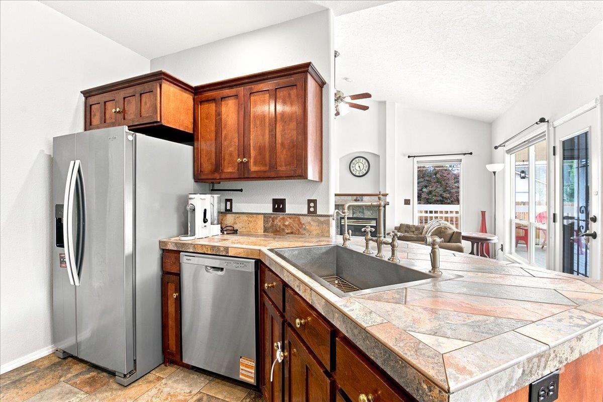 2884 Rough Stone Way, Meridian, Idaho 83646, 4 Bedrooms, 2.5 Bathrooms, Residential For Sale, Price $557,500,MLS 98995158