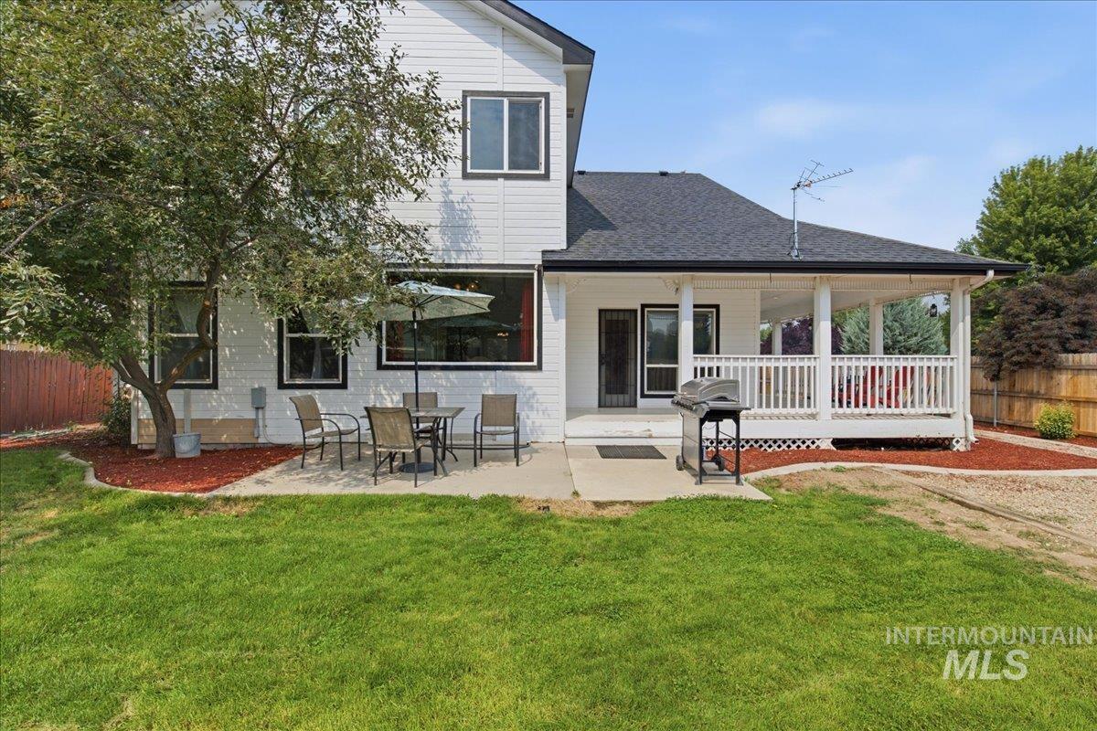 2884 Rough Stone Way, Meridian, Idaho 83646, 4 Bedrooms, 2.5 Bathrooms, Residential For Sale, Price $557,500,MLS 98995158