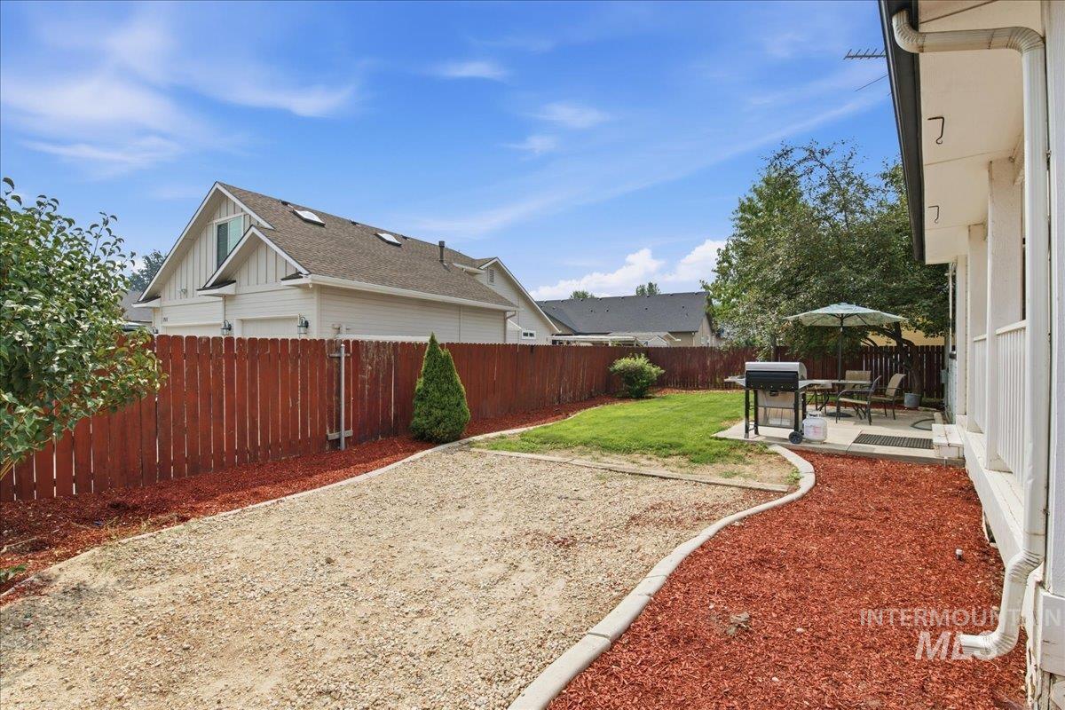 2884 Rough Stone Way, Meridian, Idaho 83646, 4 Bedrooms, 2.5 Bathrooms, Residential For Sale, Price $557,500,MLS 98995158