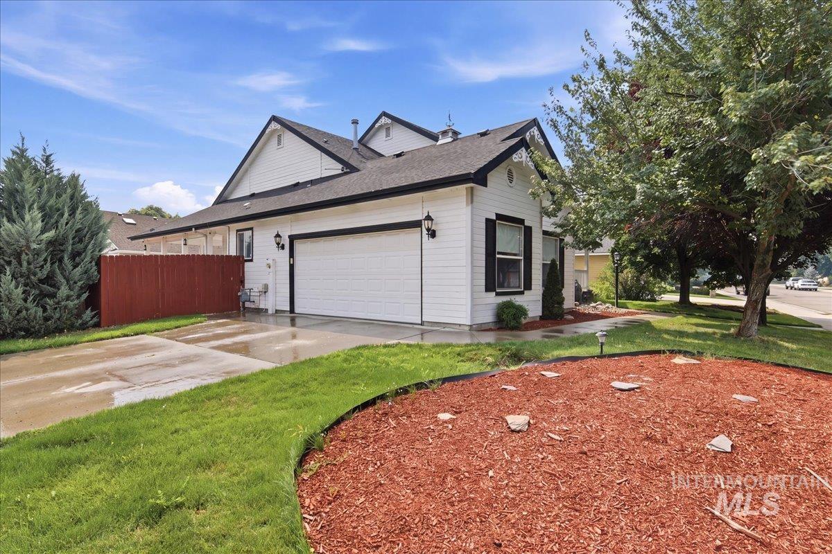 2884 Rough Stone Way, Meridian, Idaho 83646, 4 Bedrooms, 2.5 Bathrooms, Residential For Sale, Price $557,500,MLS 98995158
