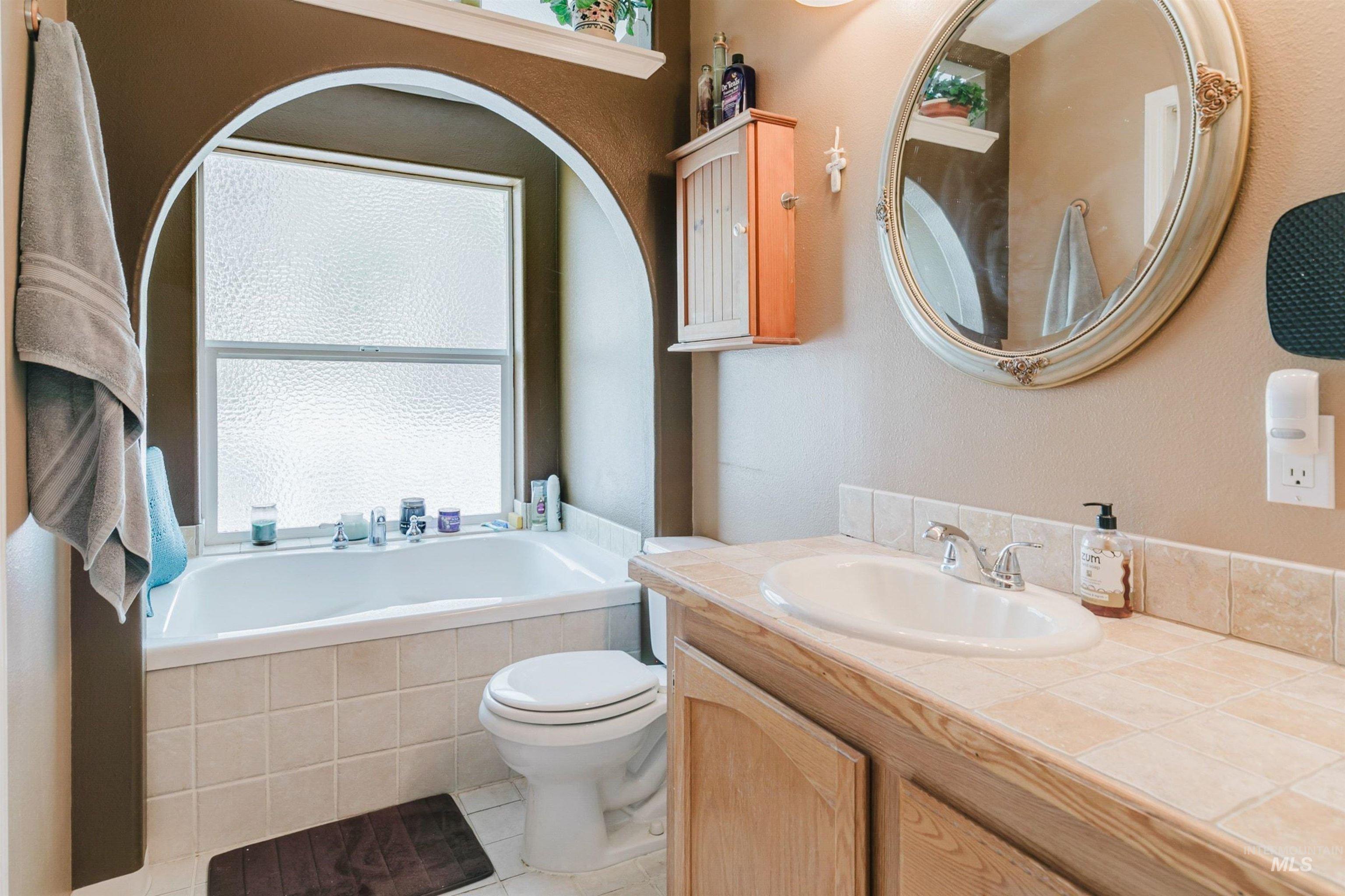 6 Norwood Ct, Boise, Idaho 83716, 2 Bedrooms, 2 Bathrooms, Residential For Sale, Price $515,000,MLS 98995159