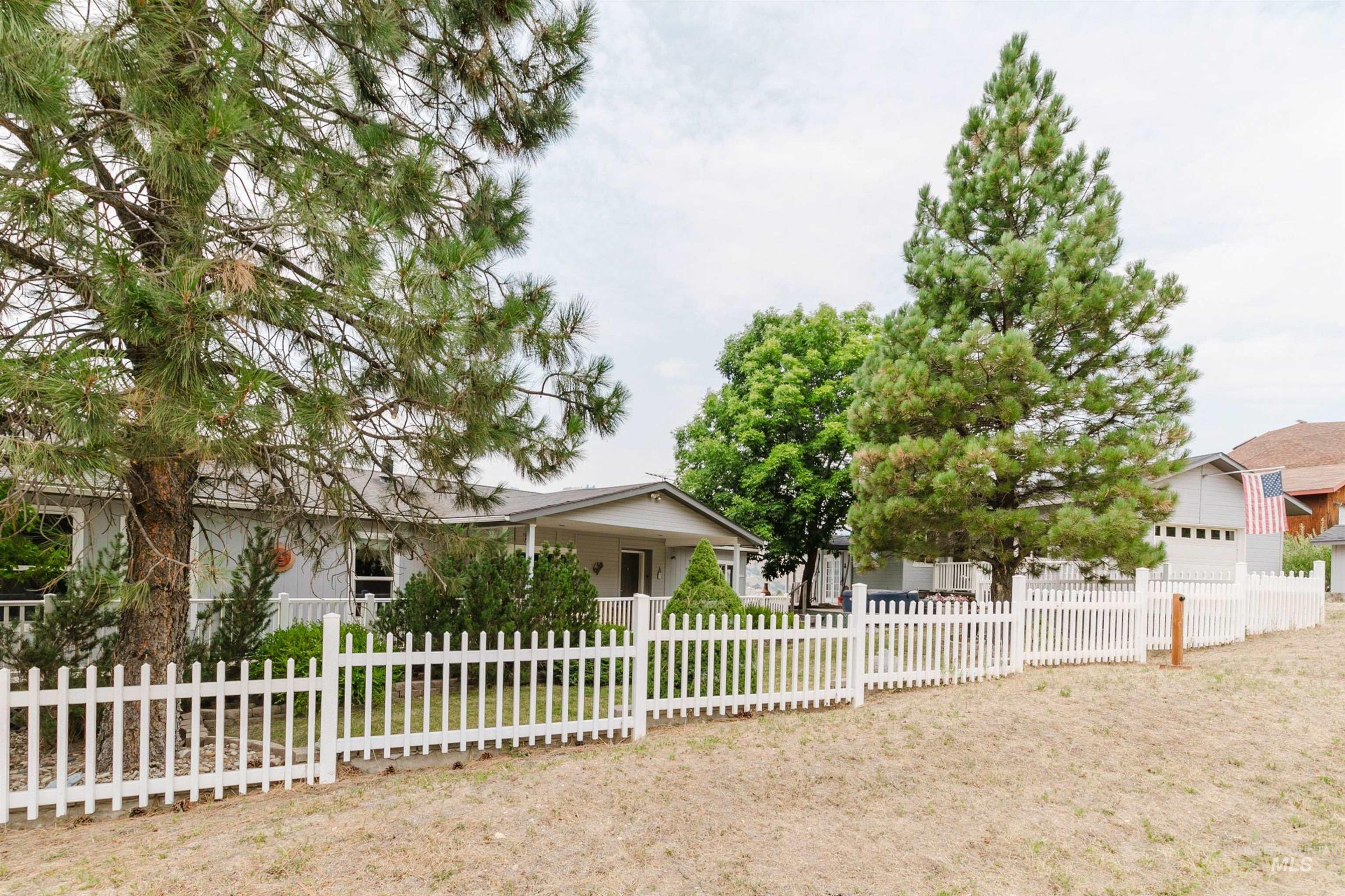 6 Norwood Ct, Boise, Idaho 83716, 2 Bedrooms, 2 Bathrooms, Residential For Sale, Price $515,000,MLS 98995159