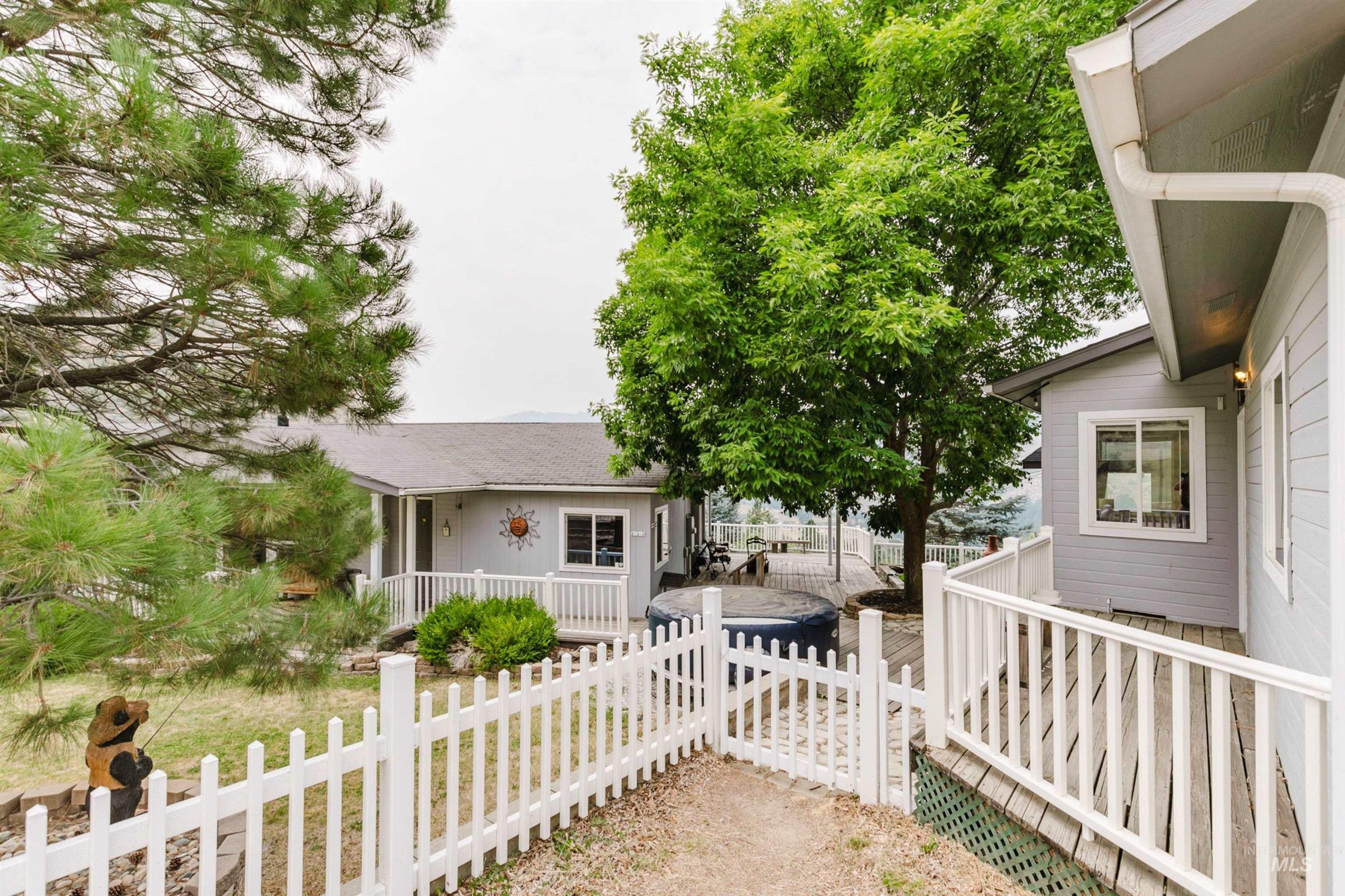6 Norwood Ct, Boise, Idaho 83716, 2 Bedrooms, 2 Bathrooms, Residential For Sale, Price $515,000,MLS 98995159