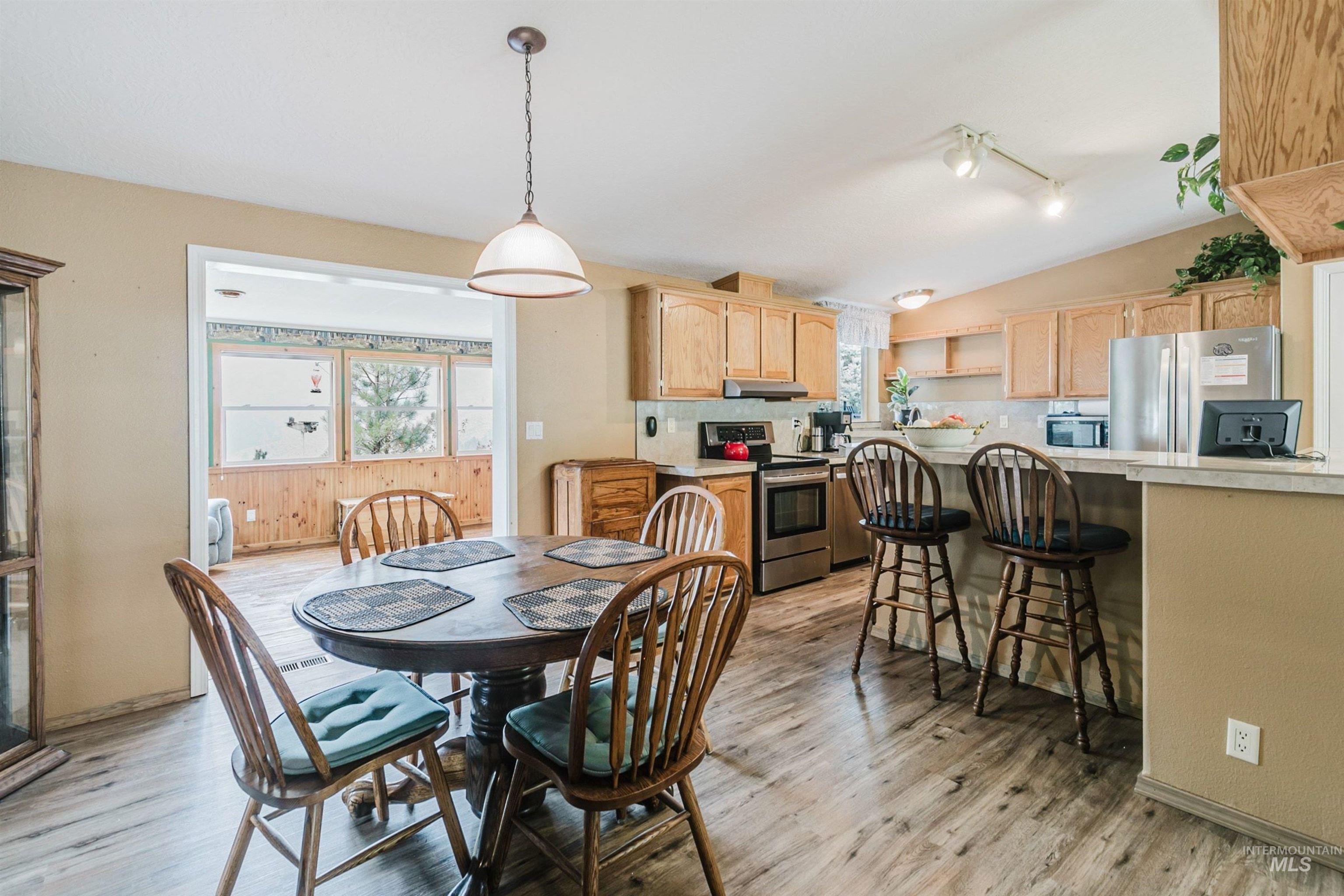 6 Norwood Ct, Boise, Idaho 83716, 2 Bedrooms, 2 Bathrooms, Residential For Sale, Price $515,000,MLS 98995159