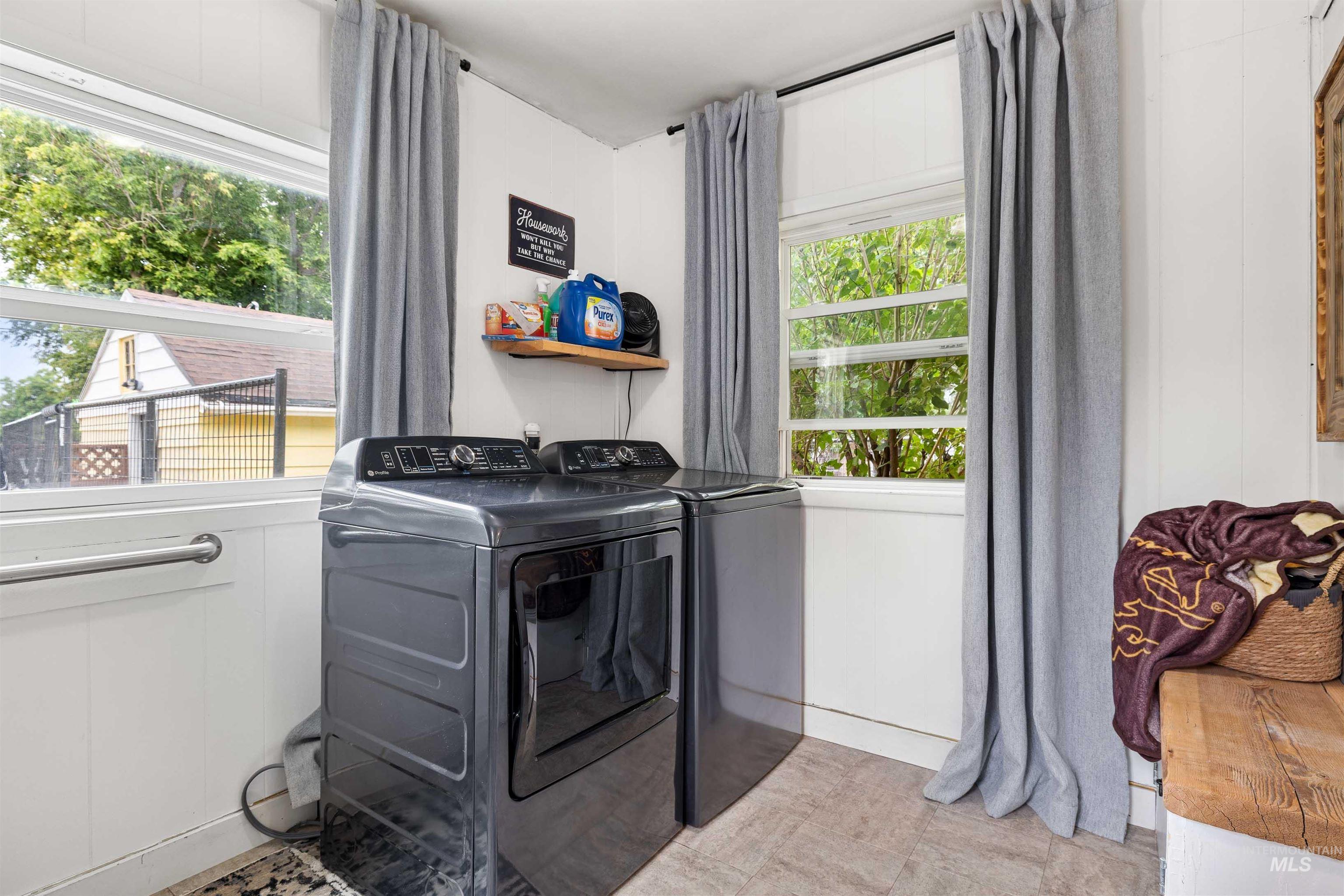 884 Washington St. S, Twin Falls, Idaho 83301, 2 Bedrooms, 1 Bathroom, Residential For Sale, Price $469,000,MLS 98995162