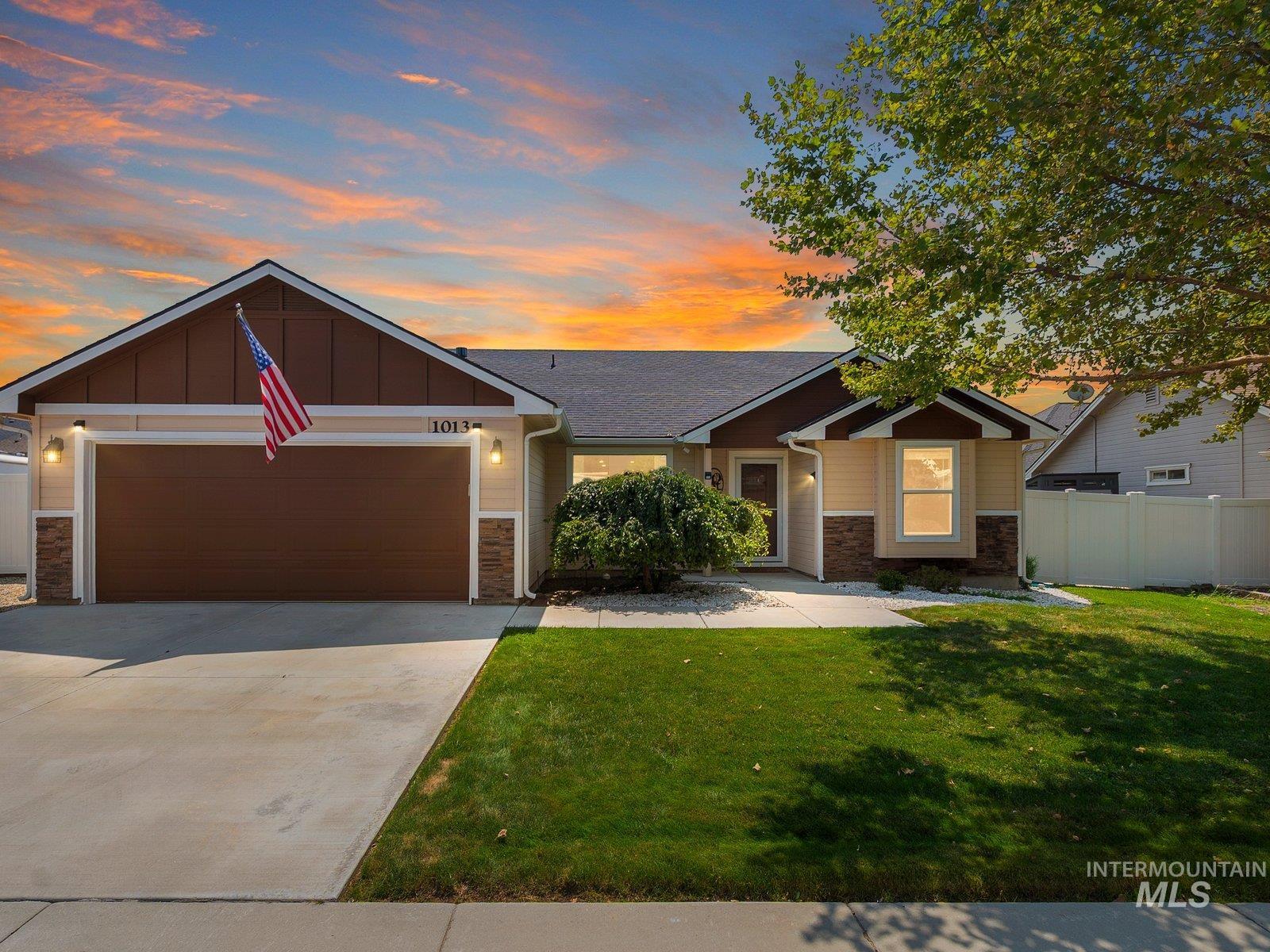 1013 Dittman Dr., Emmett, Idaho 83617, 3 Bedrooms, 2 Bathrooms, Residential For Sale, Price $424,900,MLS 98995163