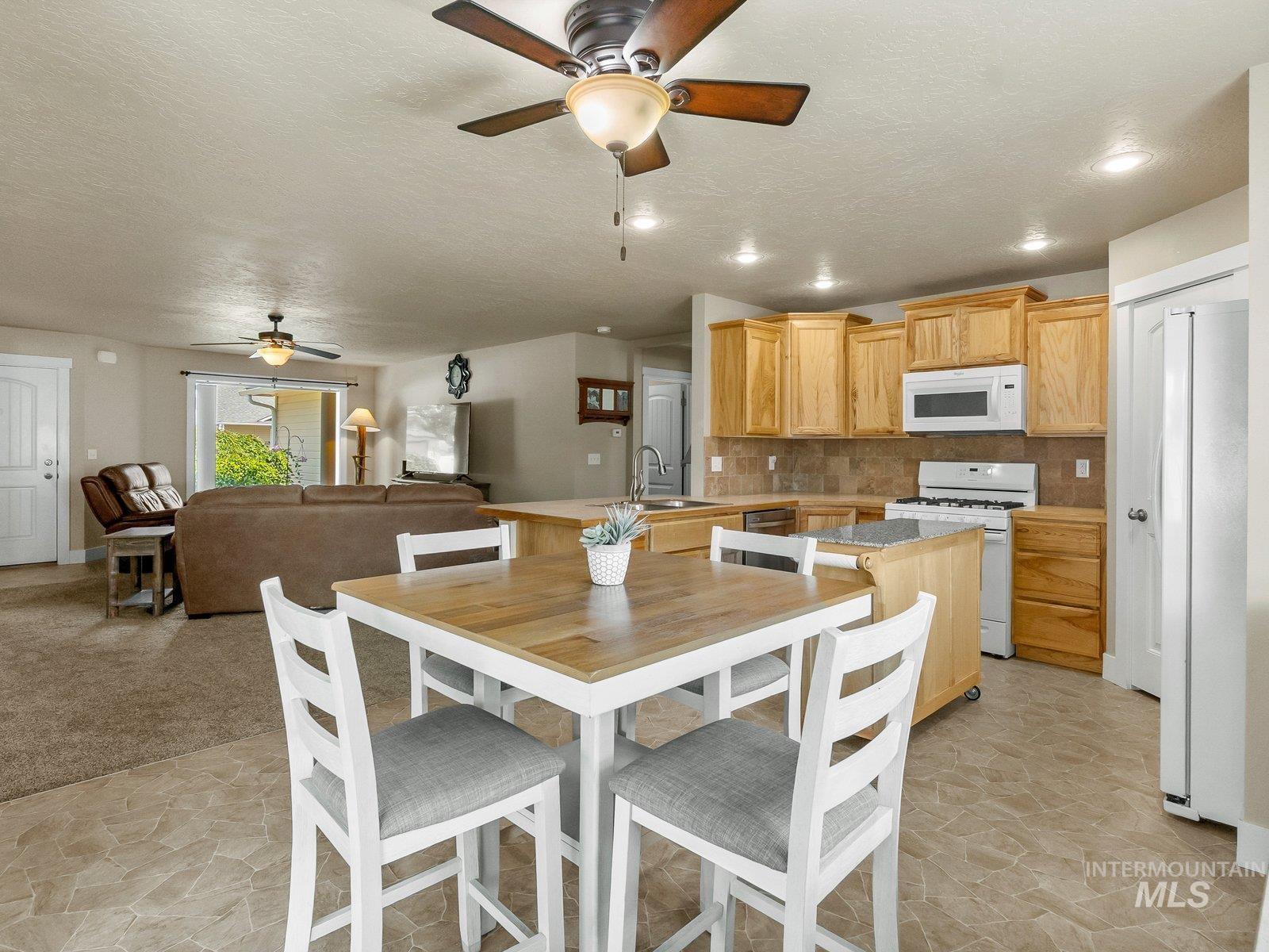 1013 Dittman Dr., Emmett, Idaho 83617, 3 Bedrooms, 2 Bathrooms, Residential For Sale, Price $424,900,MLS 98995163
