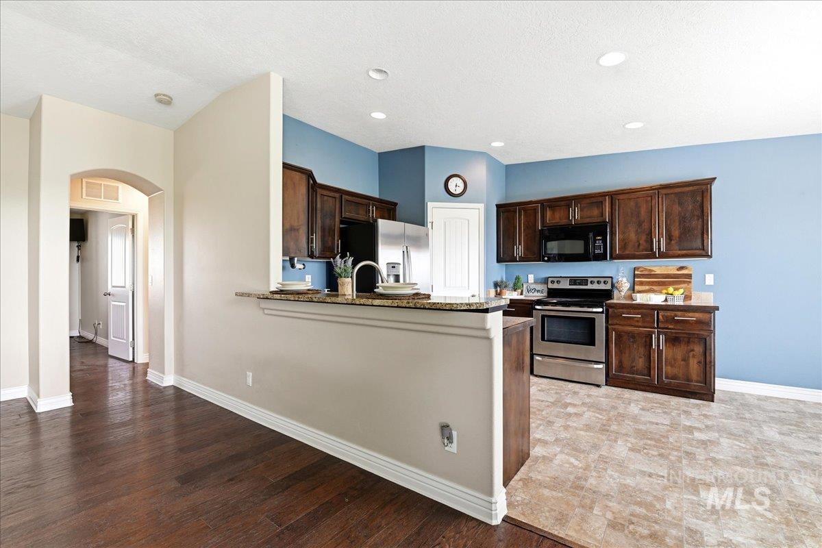 15885 Granite Peak Avenue, Nampa, Idaho 83651, 3 Bedrooms, 2 Bathrooms, Residential For Sale, Price $389,900,MLS 98995164