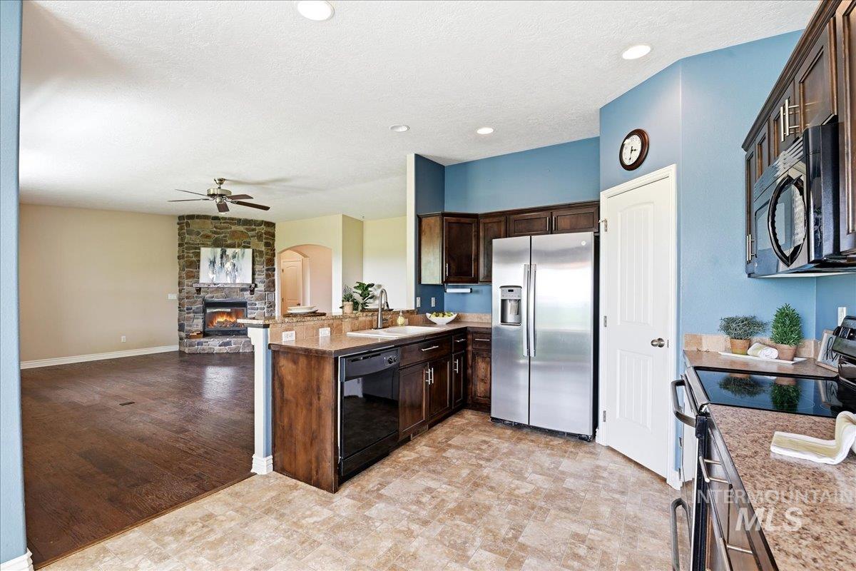 15885 Granite Peak Avenue, Nampa, Idaho 83651, 3 Bedrooms, 2 Bathrooms, Residential For Sale, Price $389,900,MLS 98995164