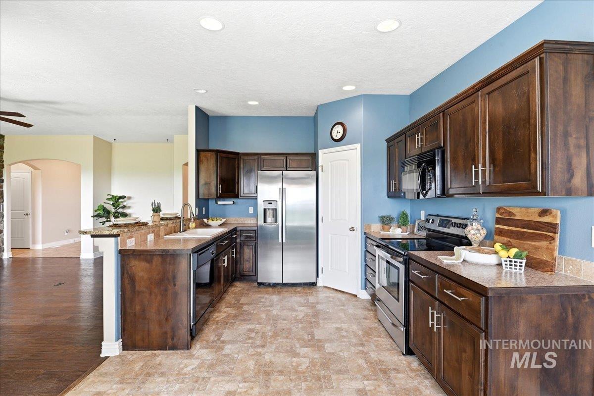 15885 Granite Peak Avenue, Nampa, Idaho 83651, 3 Bedrooms, 2 Bathrooms, Residential For Sale, Price $389,900,MLS 98995164