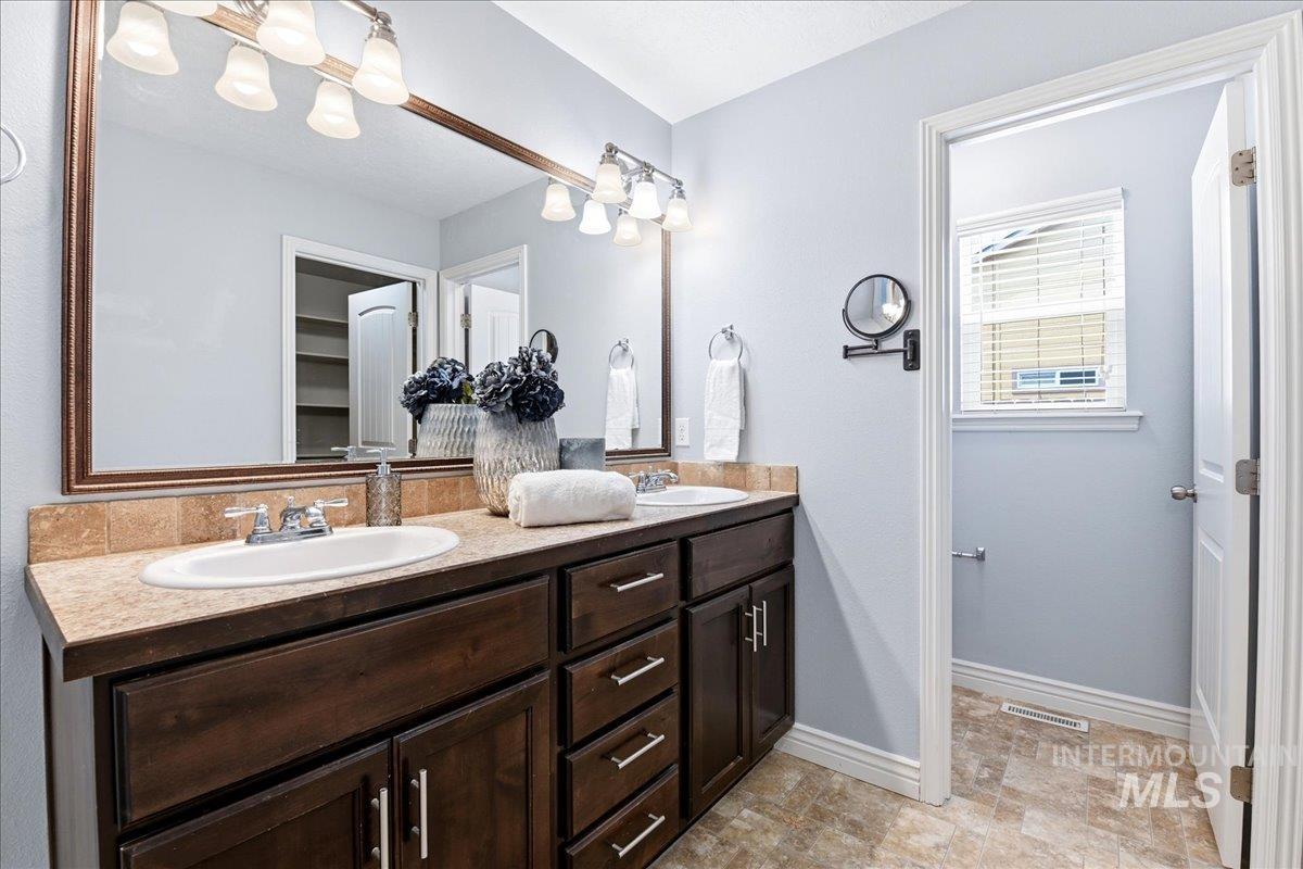 15885 Granite Peak Avenue, Nampa, Idaho 83651, 3 Bedrooms, 2 Bathrooms, Residential For Sale, Price $389,900,MLS 98995164
