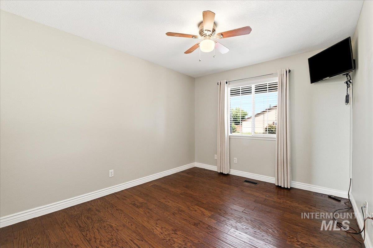 15885 Granite Peak Avenue, Nampa, Idaho 83651, 3 Bedrooms, 2 Bathrooms, Residential For Sale, Price $389,900,MLS 98995164