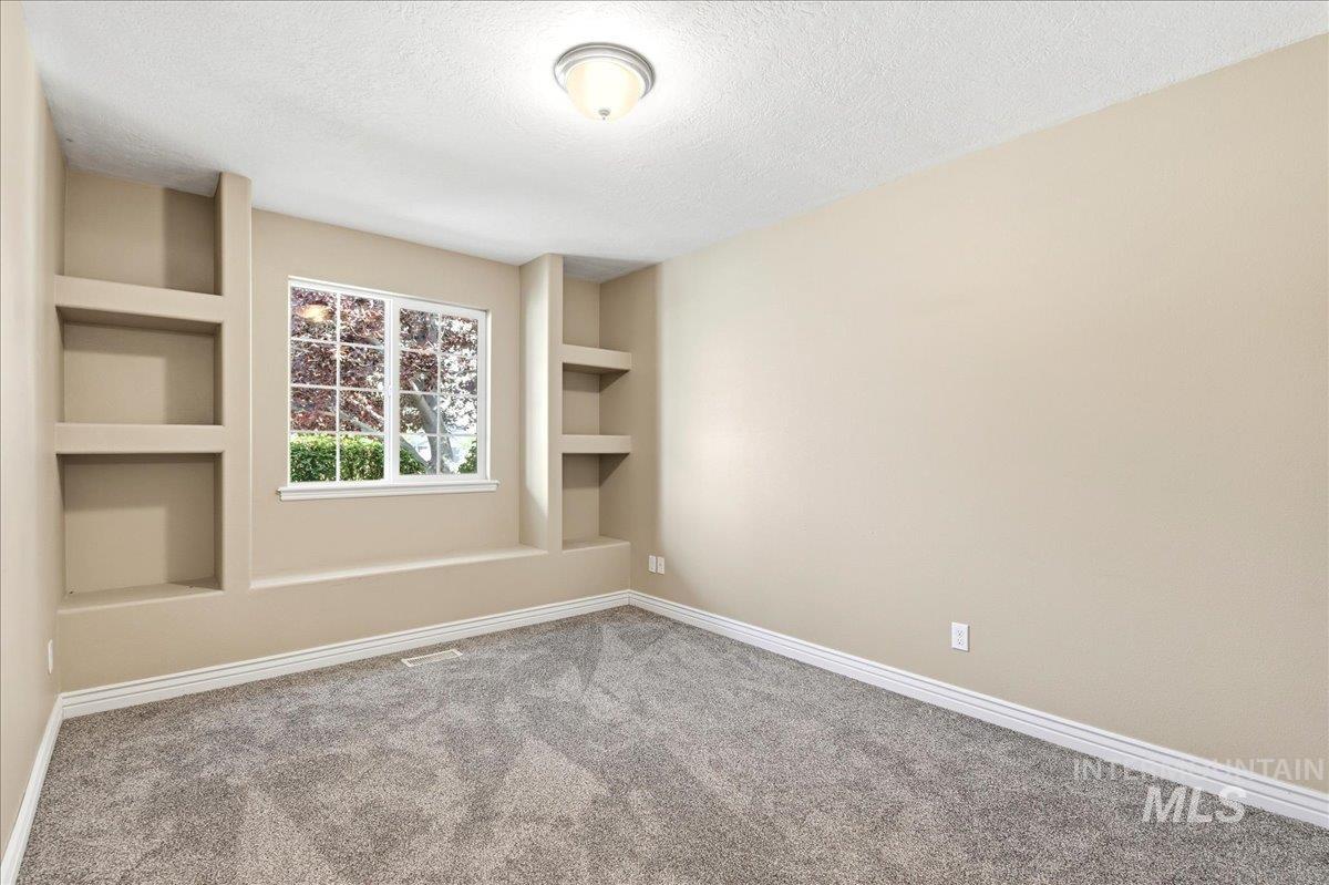 15885 Granite Peak Avenue, Nampa, Idaho 83651, 3 Bedrooms, 2 Bathrooms, Residential For Sale, Price $389,900,MLS 98995164