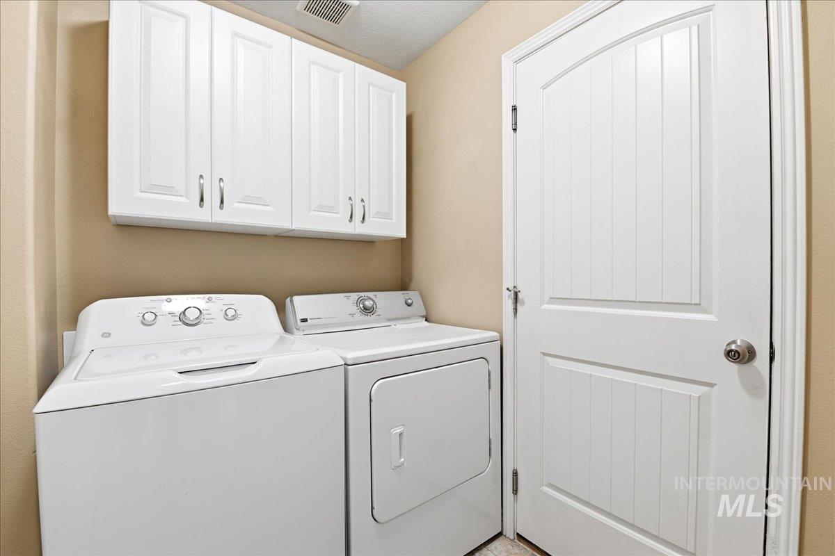 15885 Granite Peak Avenue, Nampa, Idaho 83651, 3 Bedrooms, 2 Bathrooms, Residential For Sale, Price $389,900,MLS 98995164