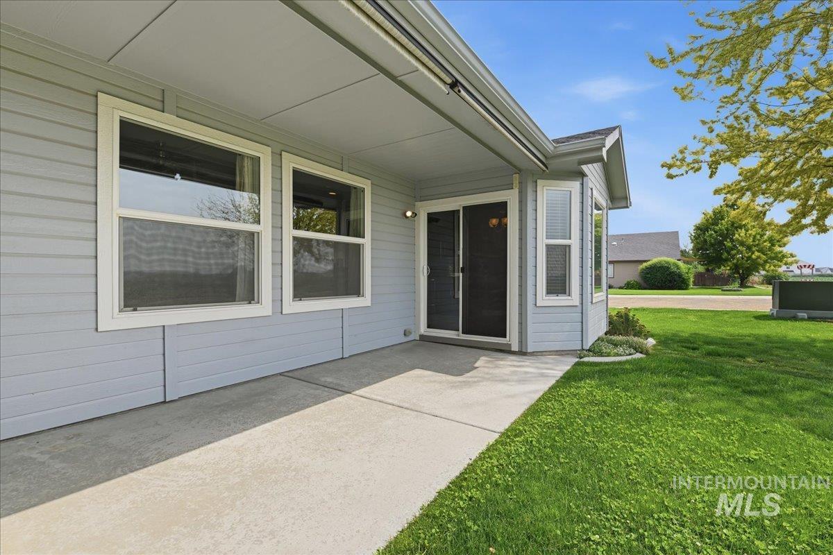 15885 Granite Peak Avenue, Nampa, Idaho 83651, 3 Bedrooms, 2 Bathrooms, Residential For Sale, Price $389,900,MLS 98995164