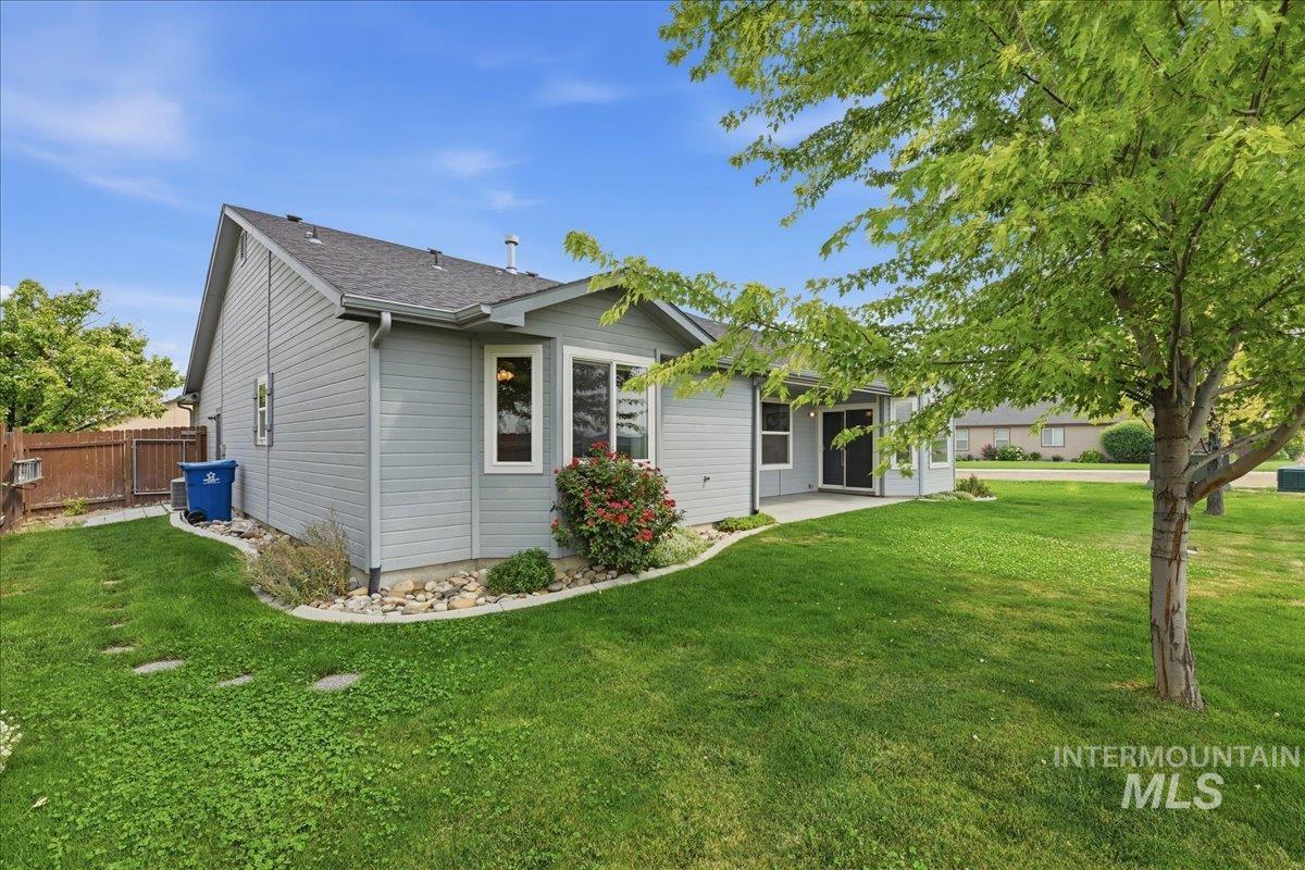 15885 Granite Peak Avenue, Nampa, Idaho 83651, 3 Bedrooms, 2 Bathrooms, Residential For Sale, Price $389,900,MLS 98995164