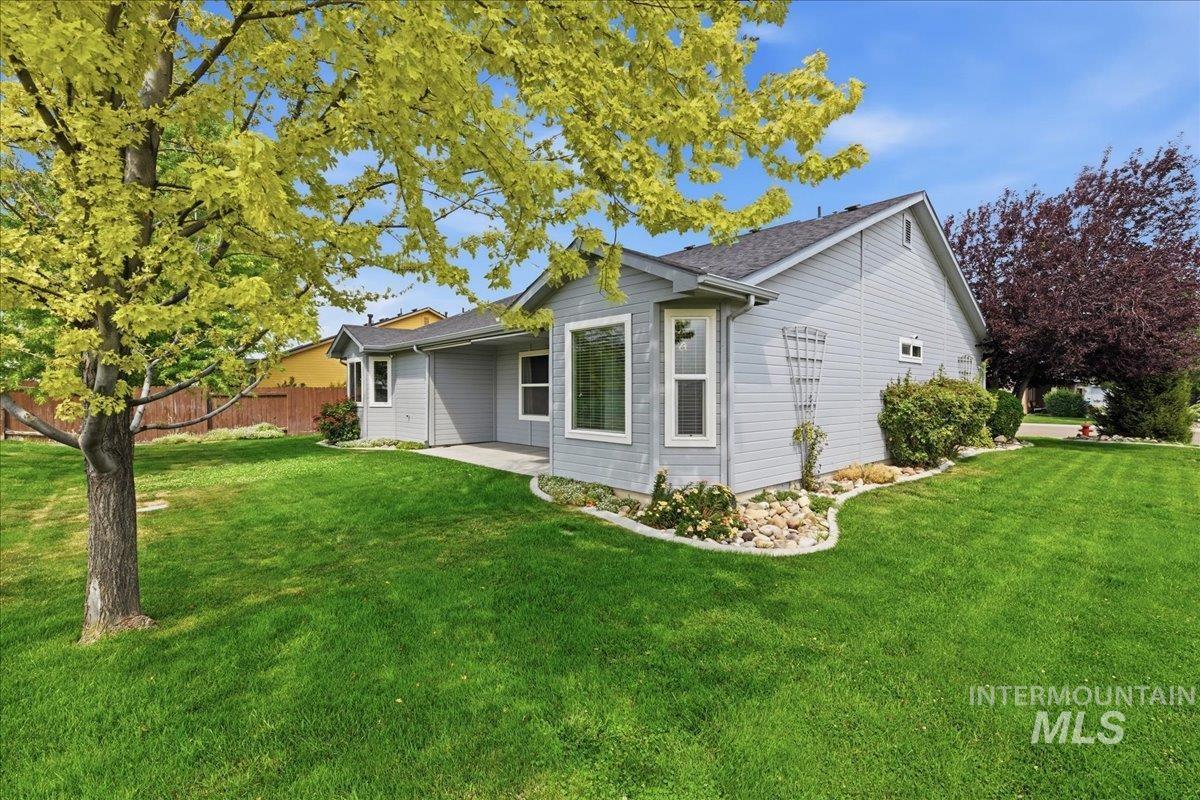 15885 Granite Peak Avenue, Nampa, Idaho 83651, 3 Bedrooms, 2 Bathrooms, Residential For Sale, Price $389,900,MLS 98995164