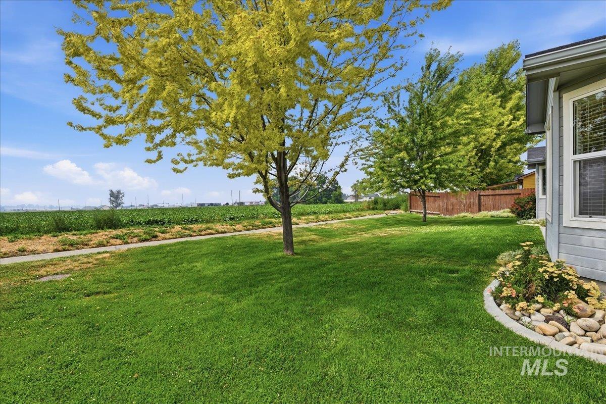 15885 Granite Peak Avenue, Nampa, Idaho 83651, 3 Bedrooms, 2 Bathrooms, Residential For Sale, Price $389,900,MLS 98995164