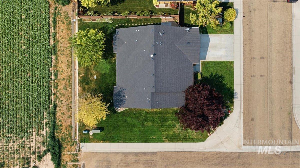15885 Granite Peak Avenue, Nampa, Idaho 83651, 3 Bedrooms, 2 Bathrooms, Residential For Sale, Price $389,900,MLS 98995164