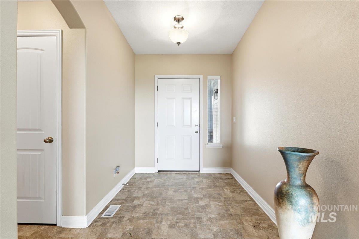 15885 Granite Peak Avenue, Nampa, Idaho 83651, 3 Bedrooms, 2 Bathrooms, Residential For Sale, Price $389,900,MLS 98995164
