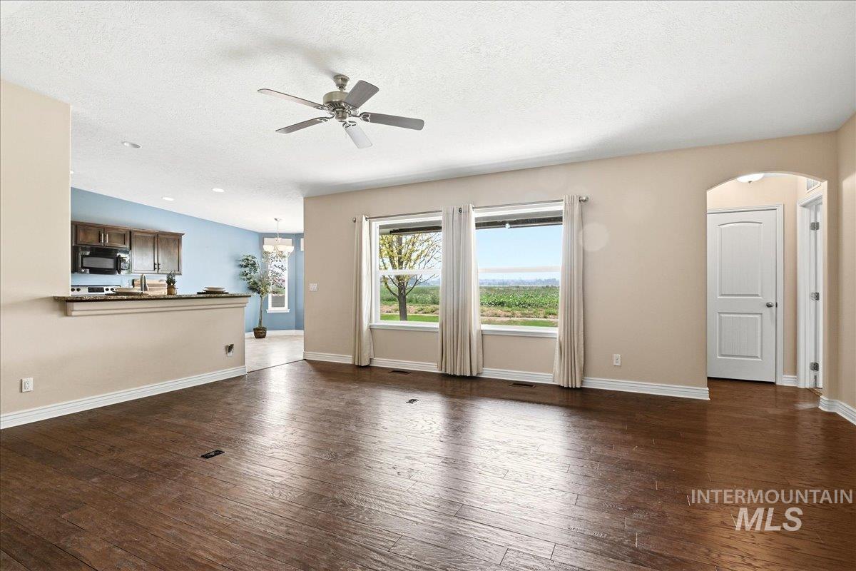 15885 Granite Peak Avenue, Nampa, Idaho 83651, 3 Bedrooms, 2 Bathrooms, Residential For Sale, Price $389,900,MLS 98995164