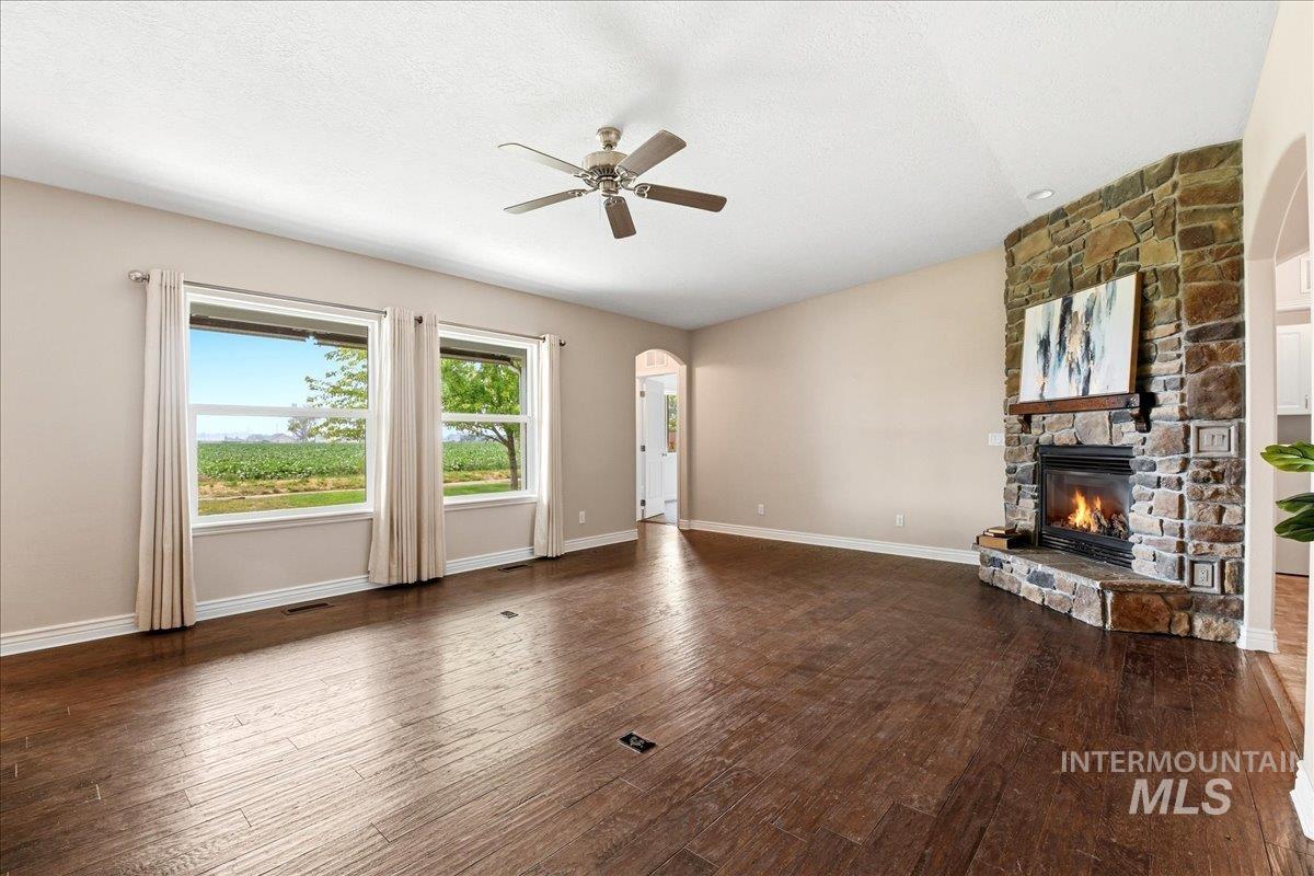 15885 Granite Peak Avenue, Nampa, Idaho 83651, 3 Bedrooms, 2 Bathrooms, Residential For Sale, Price $389,900,MLS 98995164