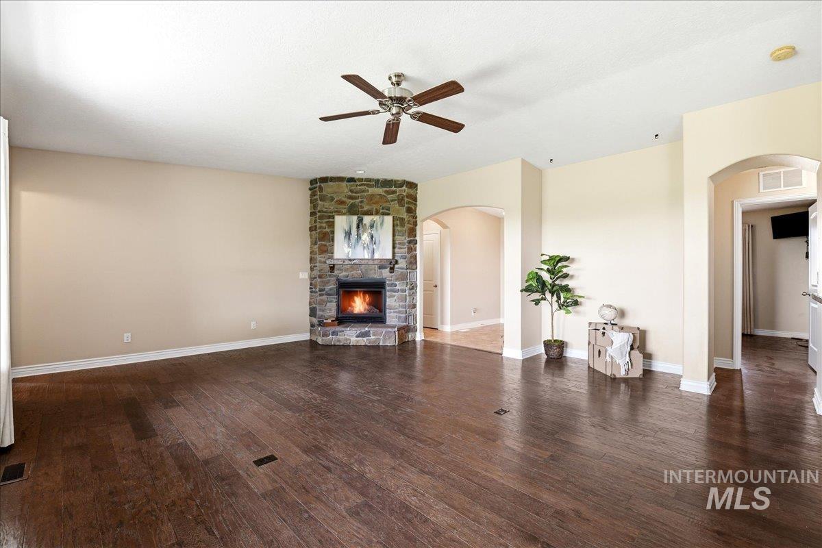 15885 Granite Peak Avenue, Nampa, Idaho 83651, 3 Bedrooms, 2 Bathrooms, Residential For Sale, Price $389,900,MLS 98995164