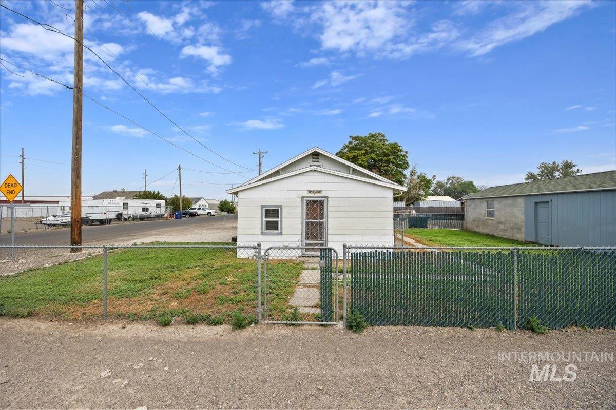 201 Locust Street South, Twin Falls, Idaho 83301, 2 Bedrooms, 1 Bathroom, Residential For Sale, Price $248,000, 98995168