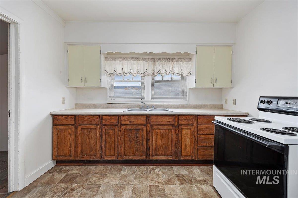 201 Locust Street South, Twin Falls, Idaho 83301, 2 Bedrooms, 1 Bathroom, Residential For Sale, Price $248,000, 98995168