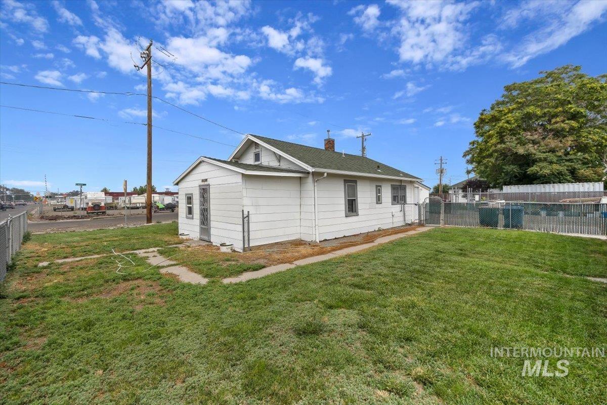 201 Locust Street South, Twin Falls, Idaho 83301, 2 Bedrooms, 1 Bathroom, Residential For Sale, Price $248,000, 98995168
