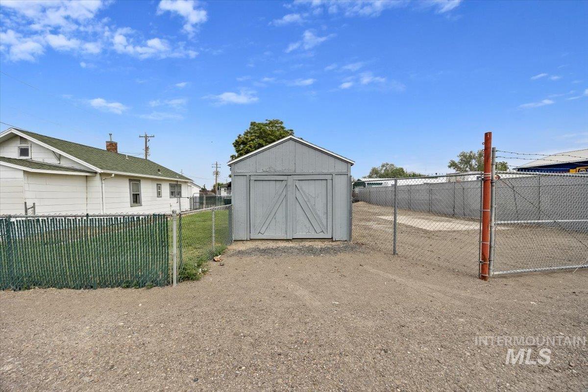 201 Locust Street South, Twin Falls, Idaho 83301, 2 Bedrooms, 1 Bathroom, Residential For Sale, Price $248,000, 98995168