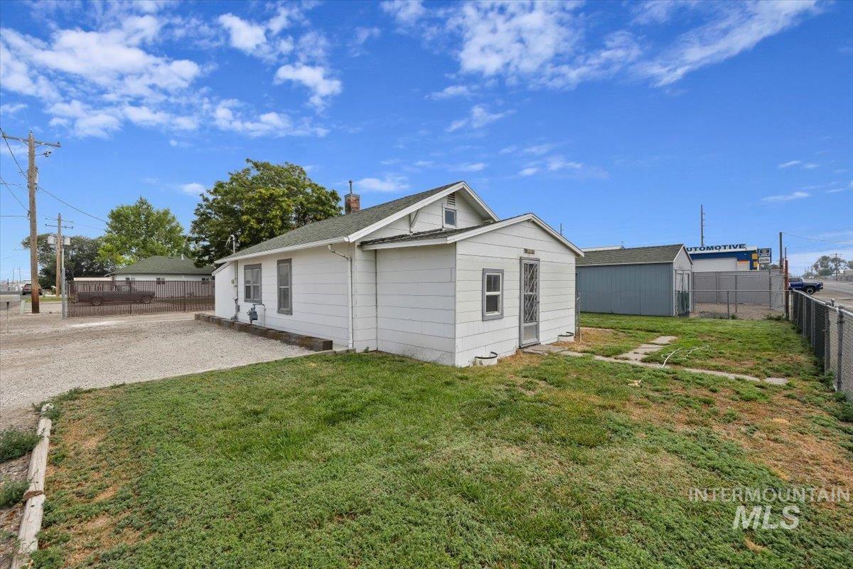 201 Locust Street South, Twin Falls, Idaho 83301, 2 Bedrooms, 1 Bathroom, Residential For Sale, Price $248,000, 98995168
