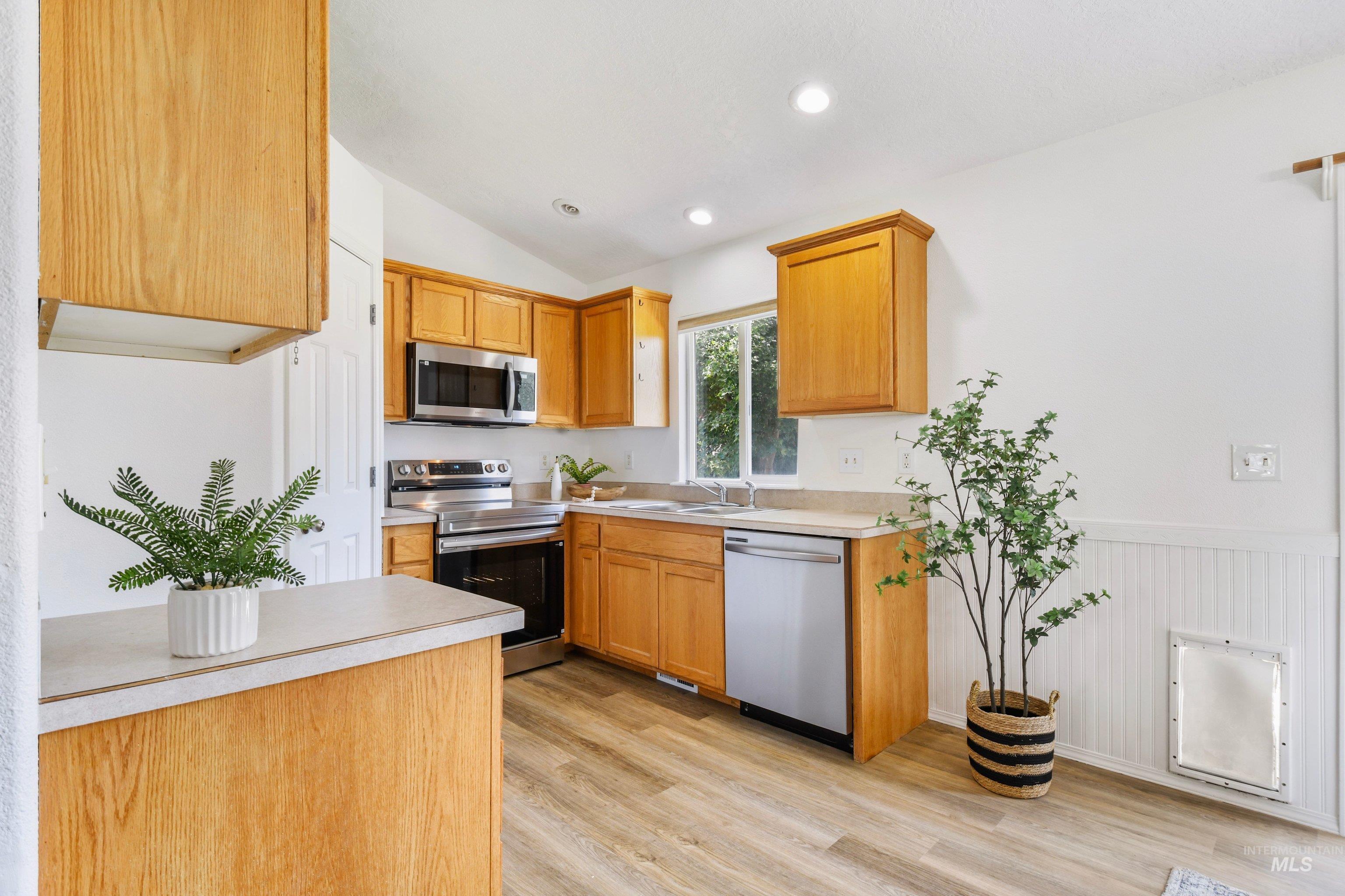 63 S Kelli Loop, Nampa, Idaho 83687, 3 Bedrooms, 2 Bathrooms, Residential For Sale, Price $329,900,MLS 98995170