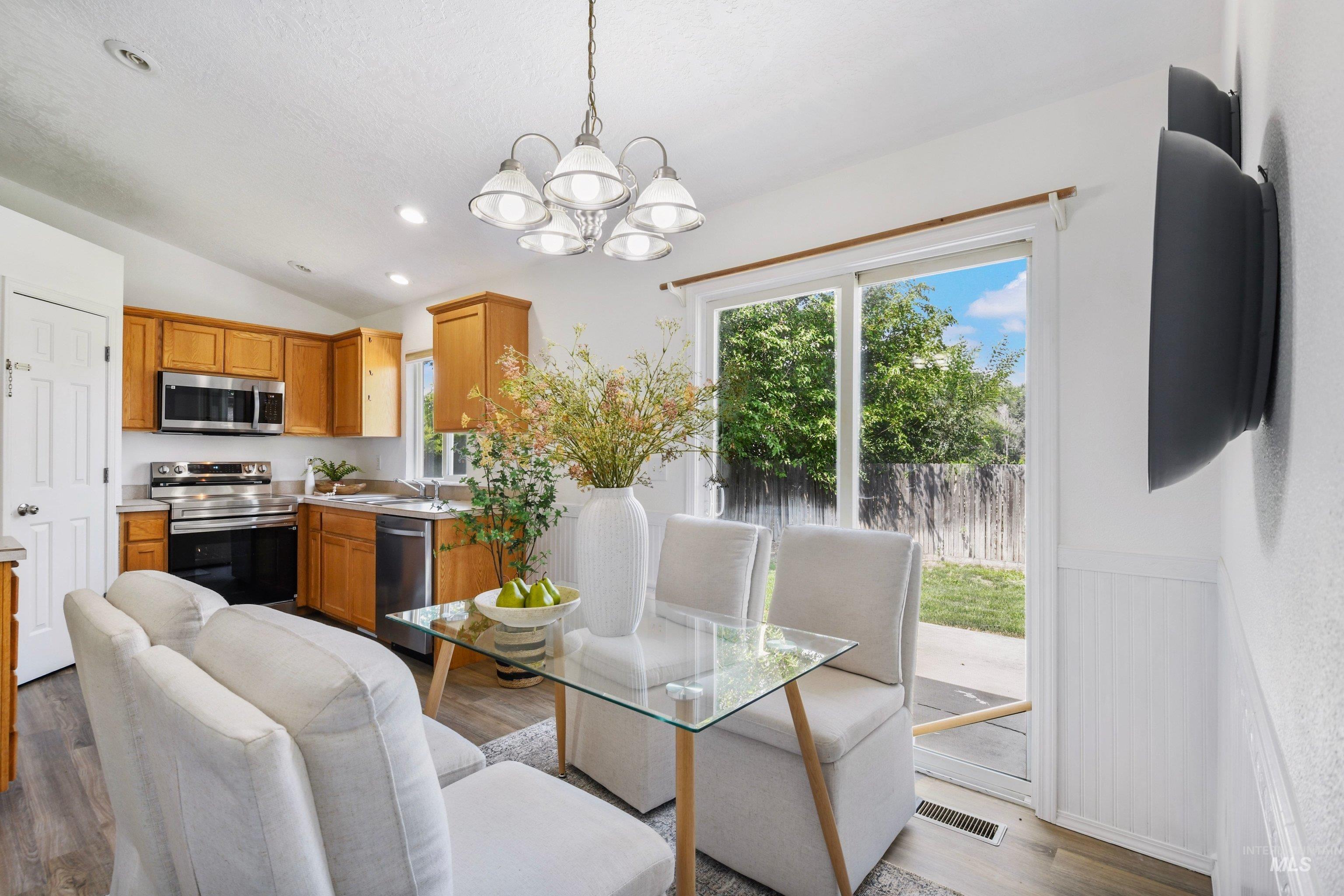 63 S Kelli Loop, Nampa, Idaho 83687, 3 Bedrooms, 2 Bathrooms, Residential For Sale, Price $329,900,MLS 98995170