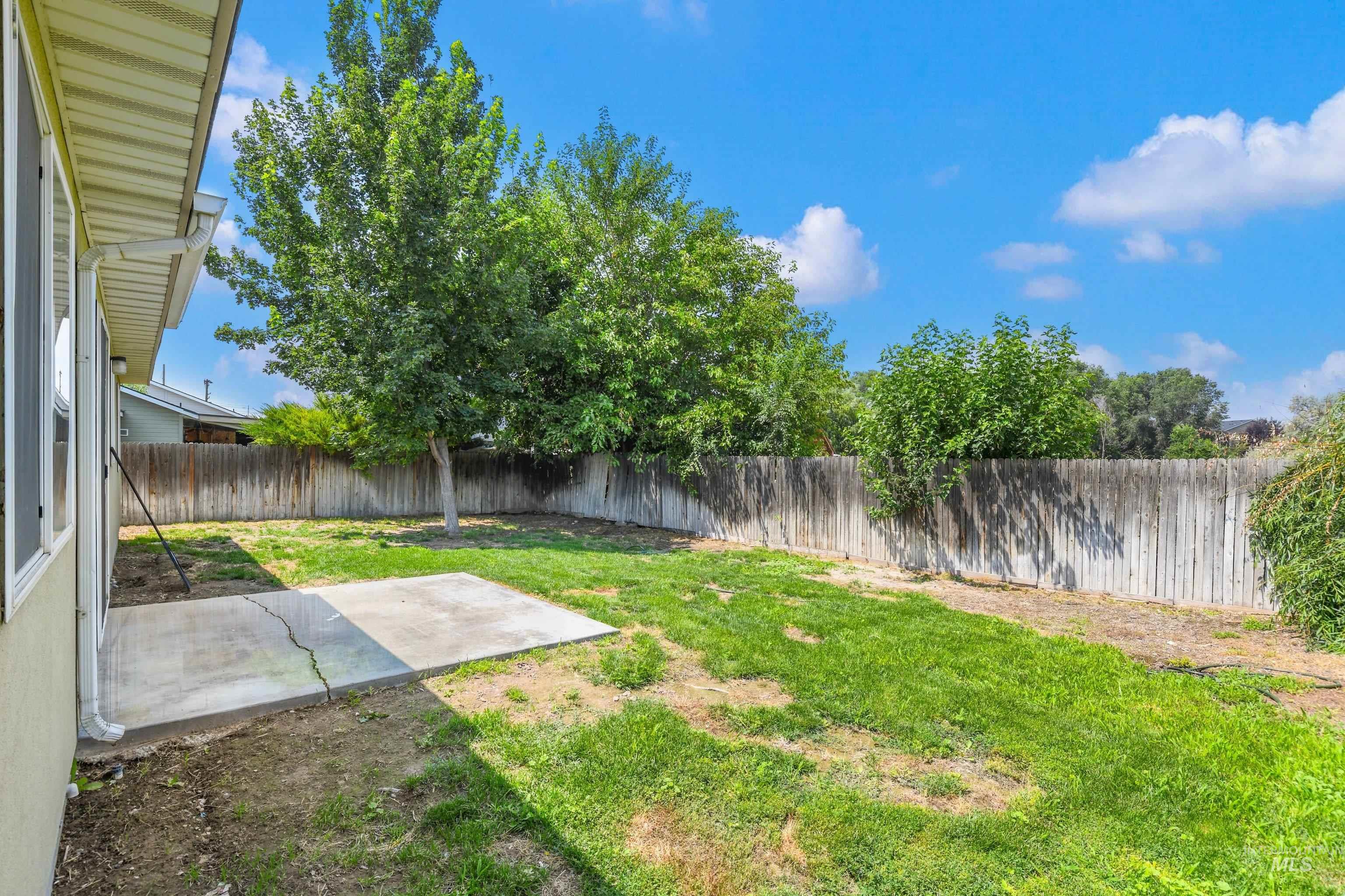 63 S Kelli Loop, Nampa, Idaho 83687, 3 Bedrooms, 2 Bathrooms, Residential For Sale, Price $329,900,MLS 98995170