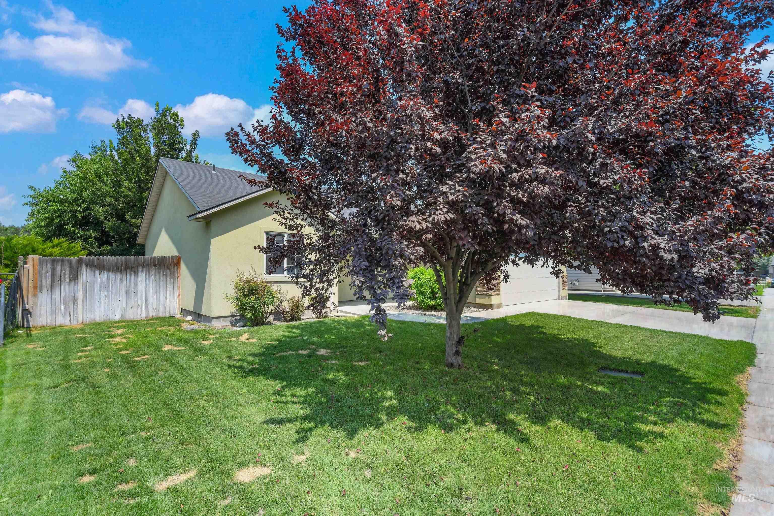 63 S Kelli Loop, Nampa, Idaho 83687, 3 Bedrooms, 2 Bathrooms, Residential For Sale, Price $329,900,MLS 98995170
