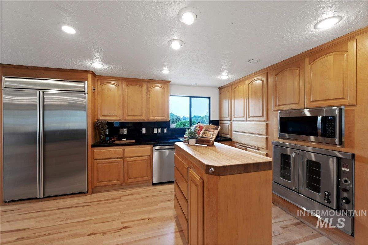 11269 W Reutzel Dr., Boise, Idaho 83709, 6 Bedrooms, 3.5 Bathrooms, Residential For Sale, Price $929,888,MLS 98995174
